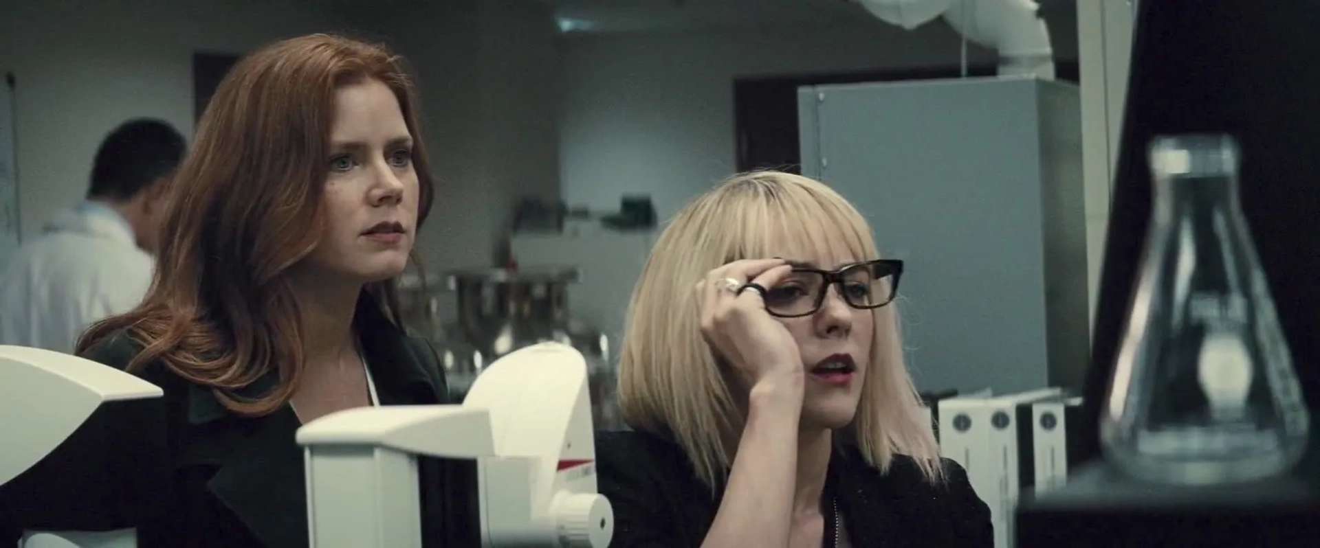 Amy Adams and Jena Malone in Batman v Superman: Dawn of Justice (2016)