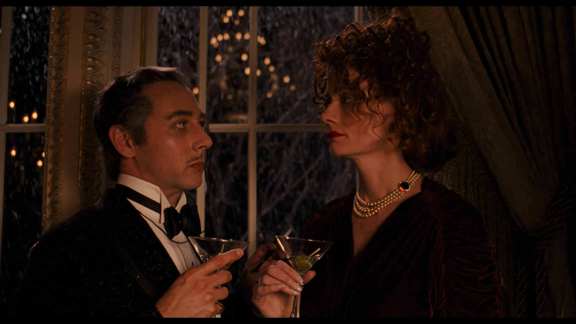 Paul Reubens and Diane Salinger in Batman Returns (1992)