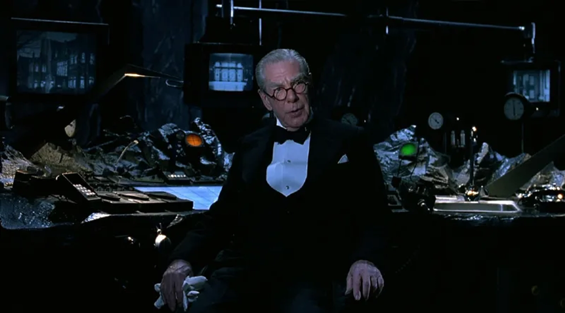 Michael Gough in Batman Returns (1992)