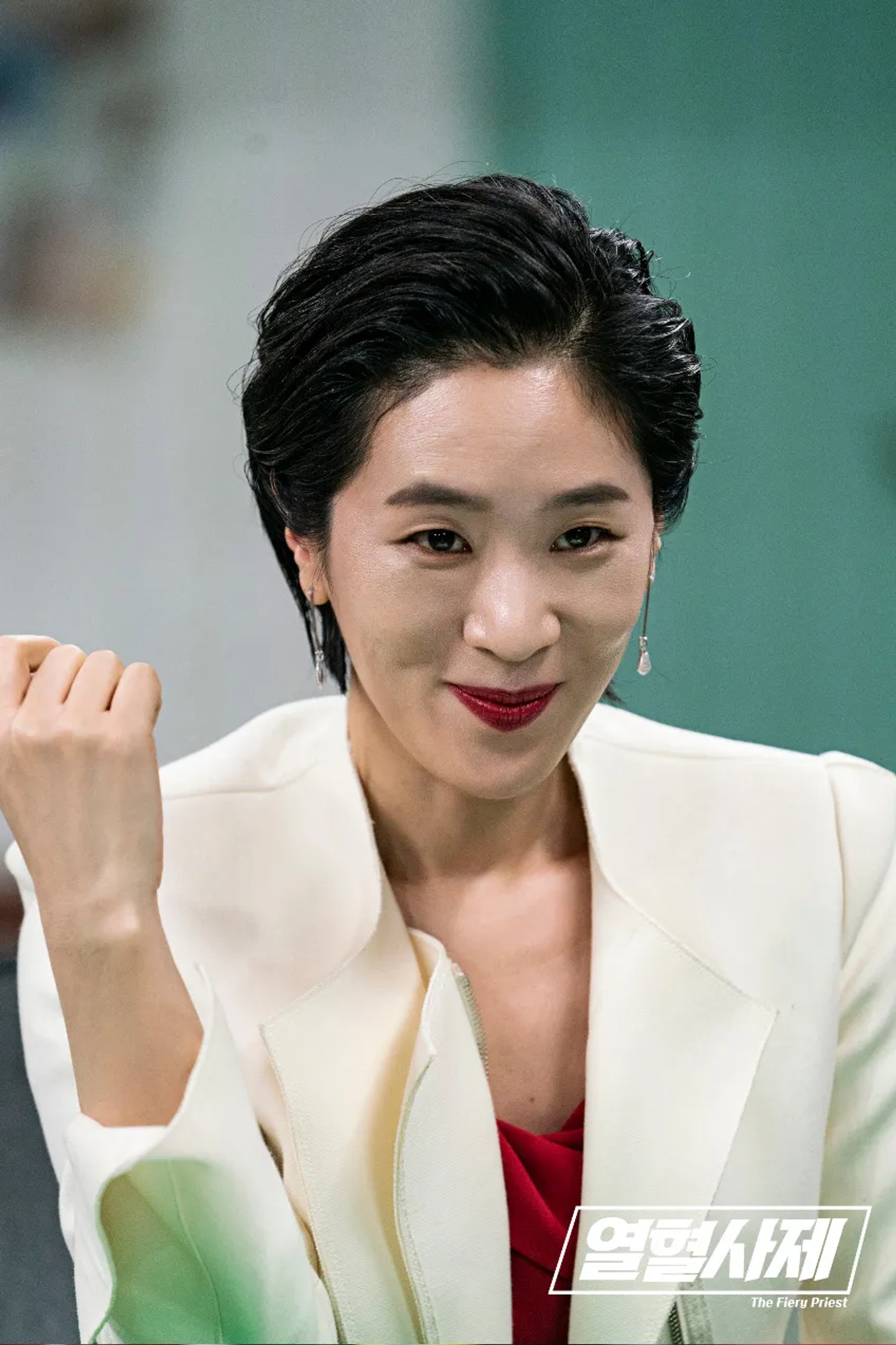 Baek Ji-won in The Fiery Priest: Let Me Teach You a Lesson (2019)