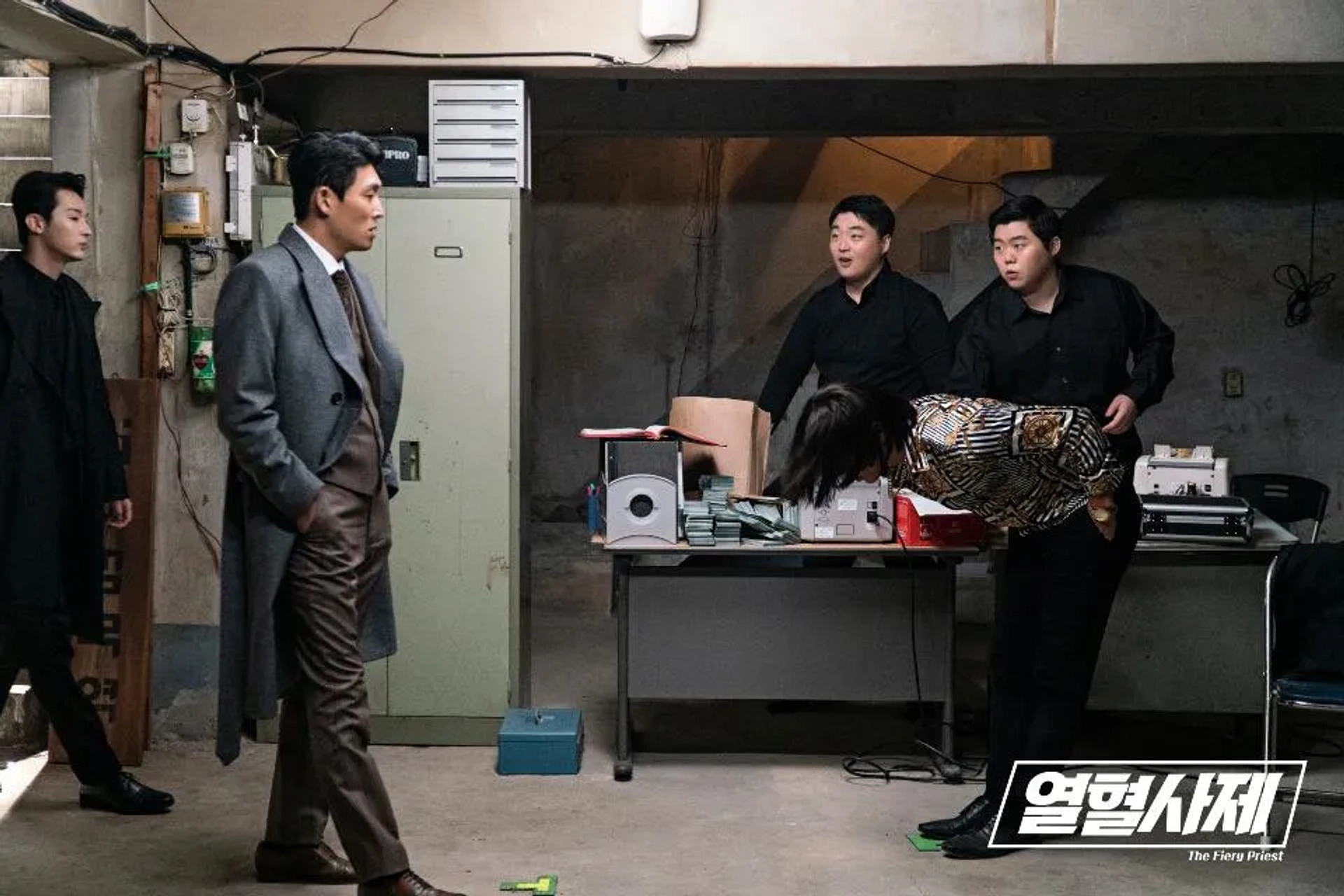 Eum Moon-suk, Lee Je-Yeon, and Joon Go in The Fiery Priest: Hae Il And Seung Ah Find The Witnesses (2019)