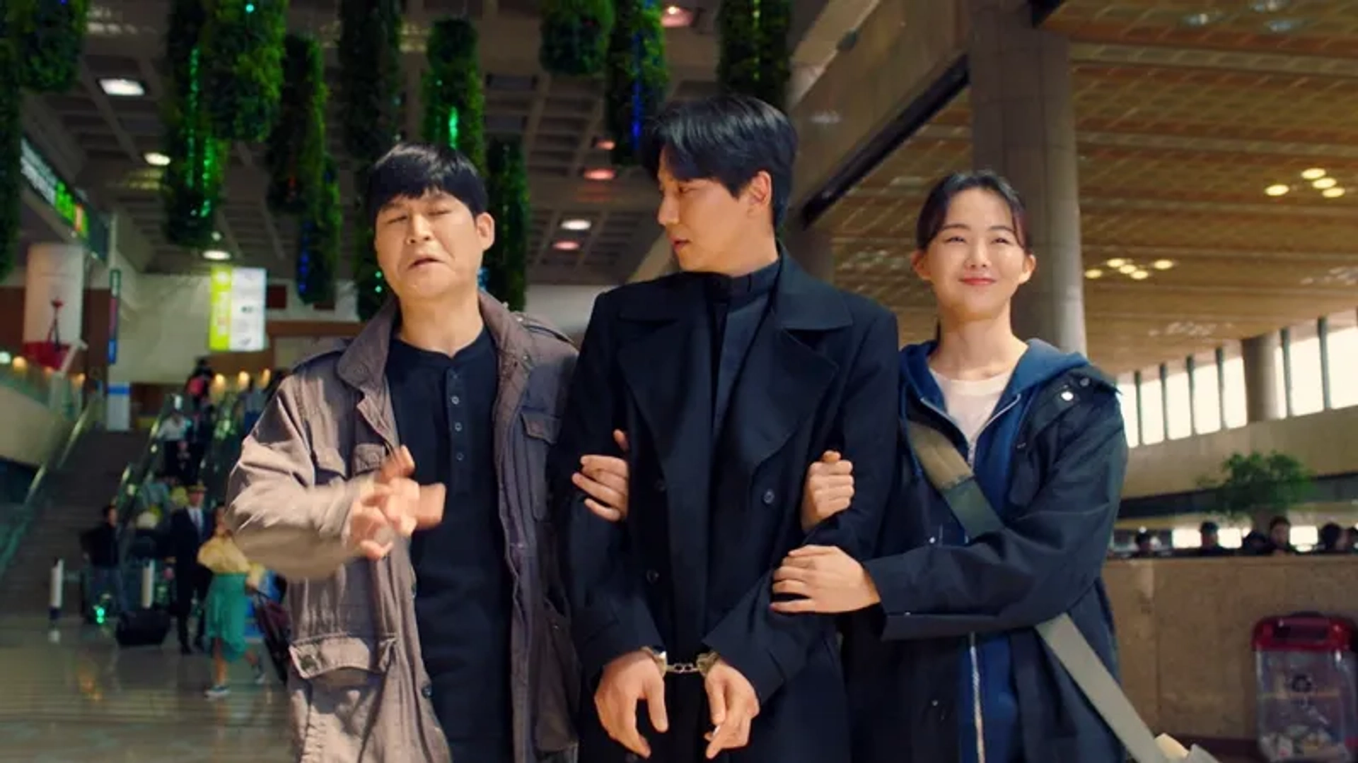 Sae-Rok Keum, Kim Nam-gil, and Kim Seong-gyoon in The Fiery Priest: Father Kim, Go to Argentina (2019)