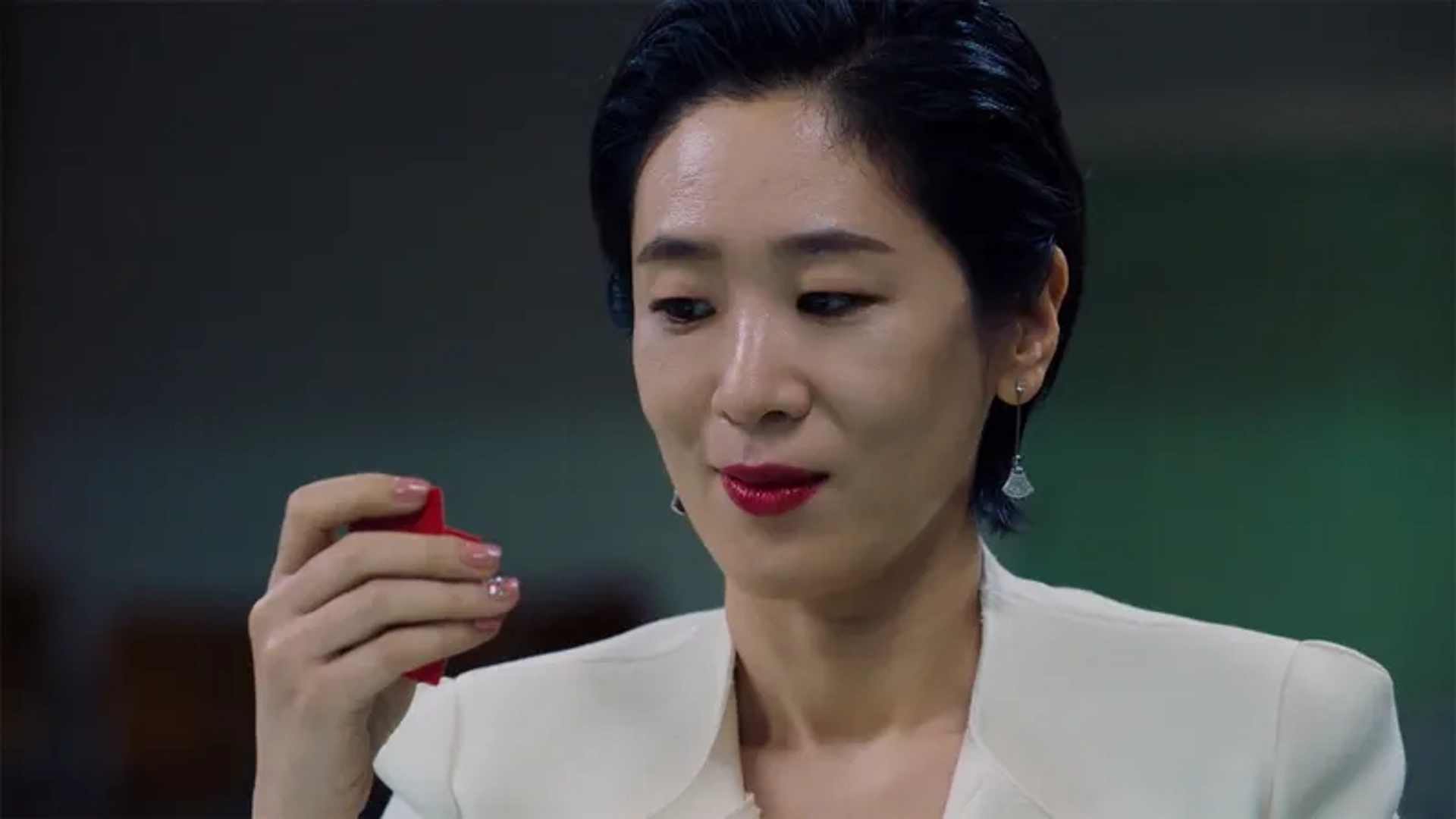 Baek Ji-won in The Fiery Priest: Let Me Teach You a Lesson (2019)