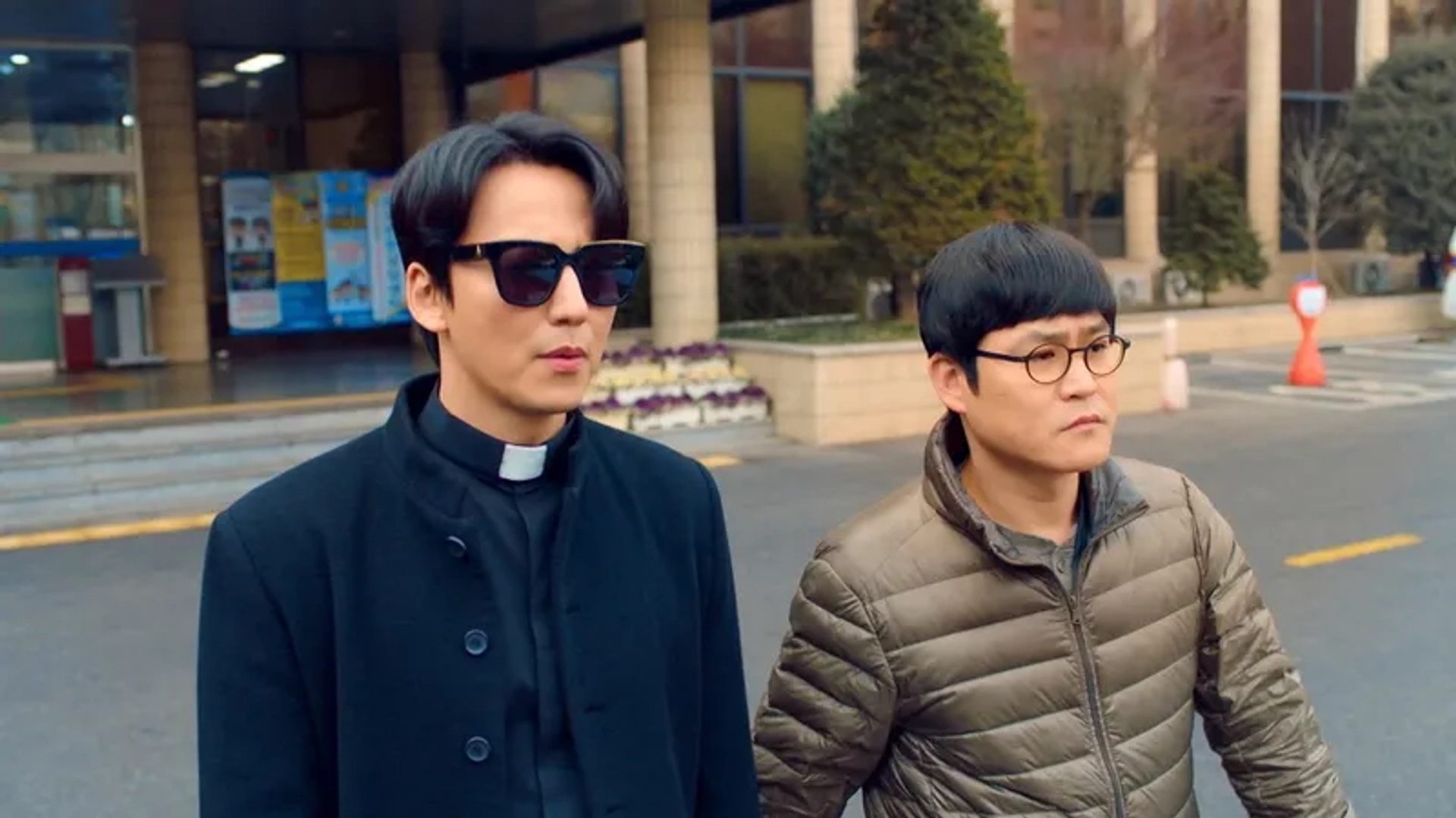 Kim Nam-gil and Kim Seong-gyoon in The Fiery Priest: A Cooperative Investigation (2019)