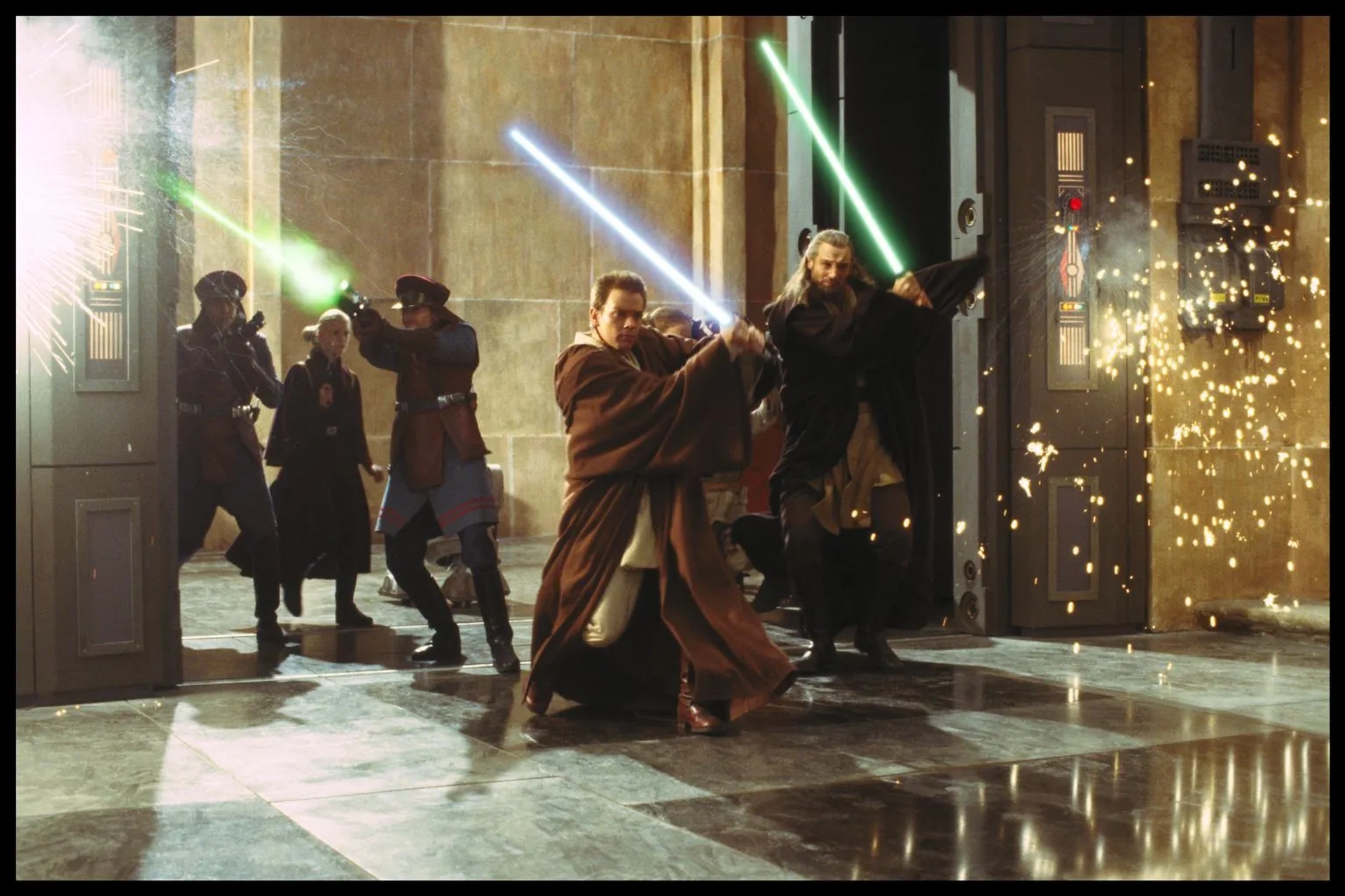 Ewan McGregor, Natalie Portman, Liam Neeson, Kenny Baker, Hugh Quarshie, Dominic West, and Liz Wilson in Star Wars: Episode I - The Phantom Menace (1999)