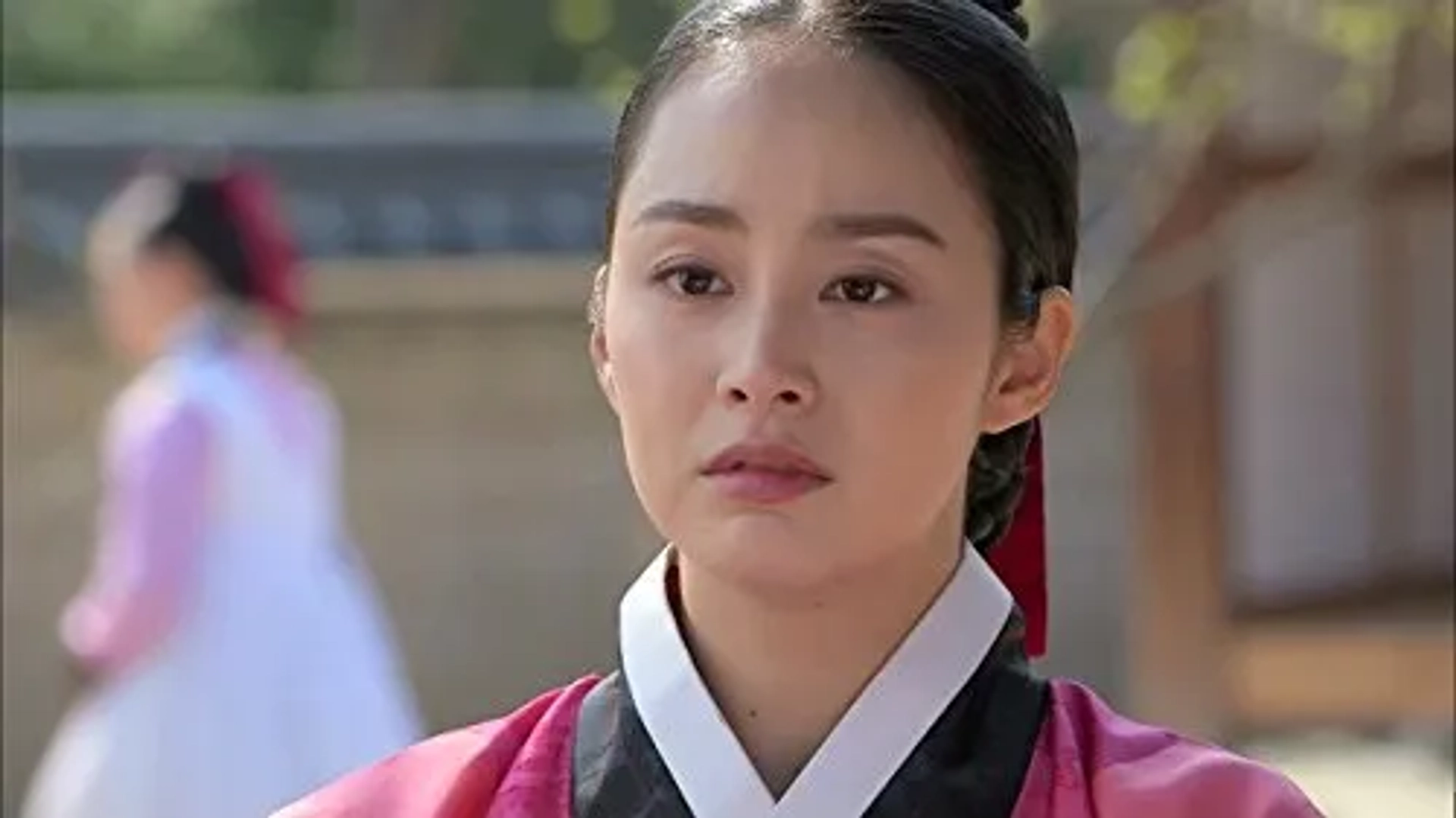 Kim Tae-hee in Jang Ok-jung, Living by Love (2013)