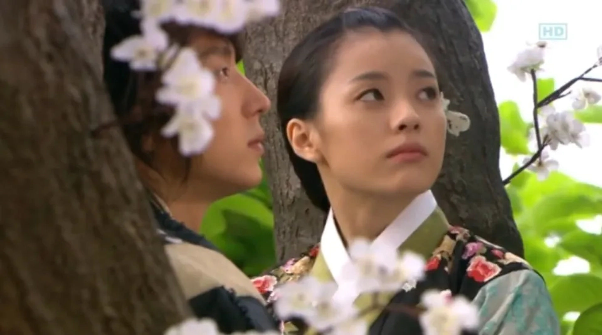 Lee Joon-Gi and Han Hyo-joo in Iljimae (2008)