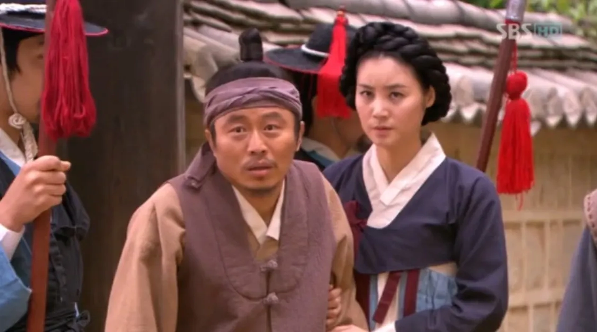 Kim Sung-ryung and Mun-shik Lee in Iljimae (2008)