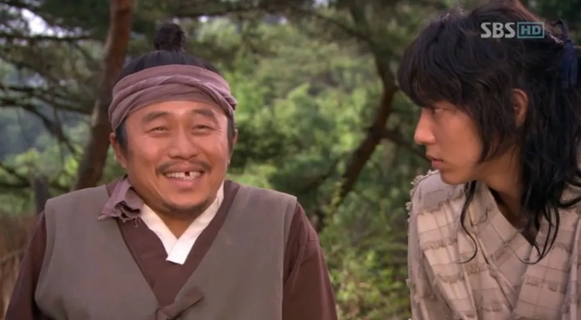 Mun-shik Lee and Lee Joon-Gi in Iljimae (2008)