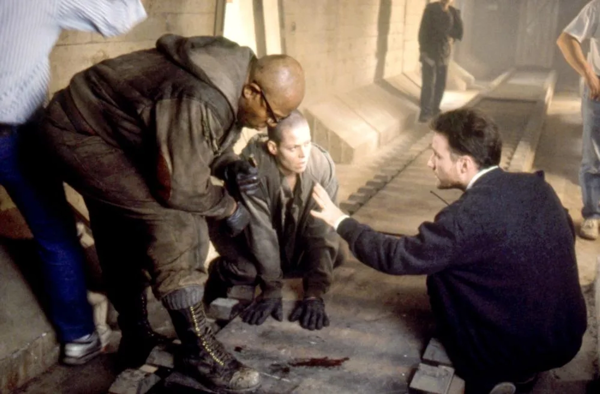 Sigourney Weaver, David Fincher, and Charles S. Dutton in Alien³ (1992)