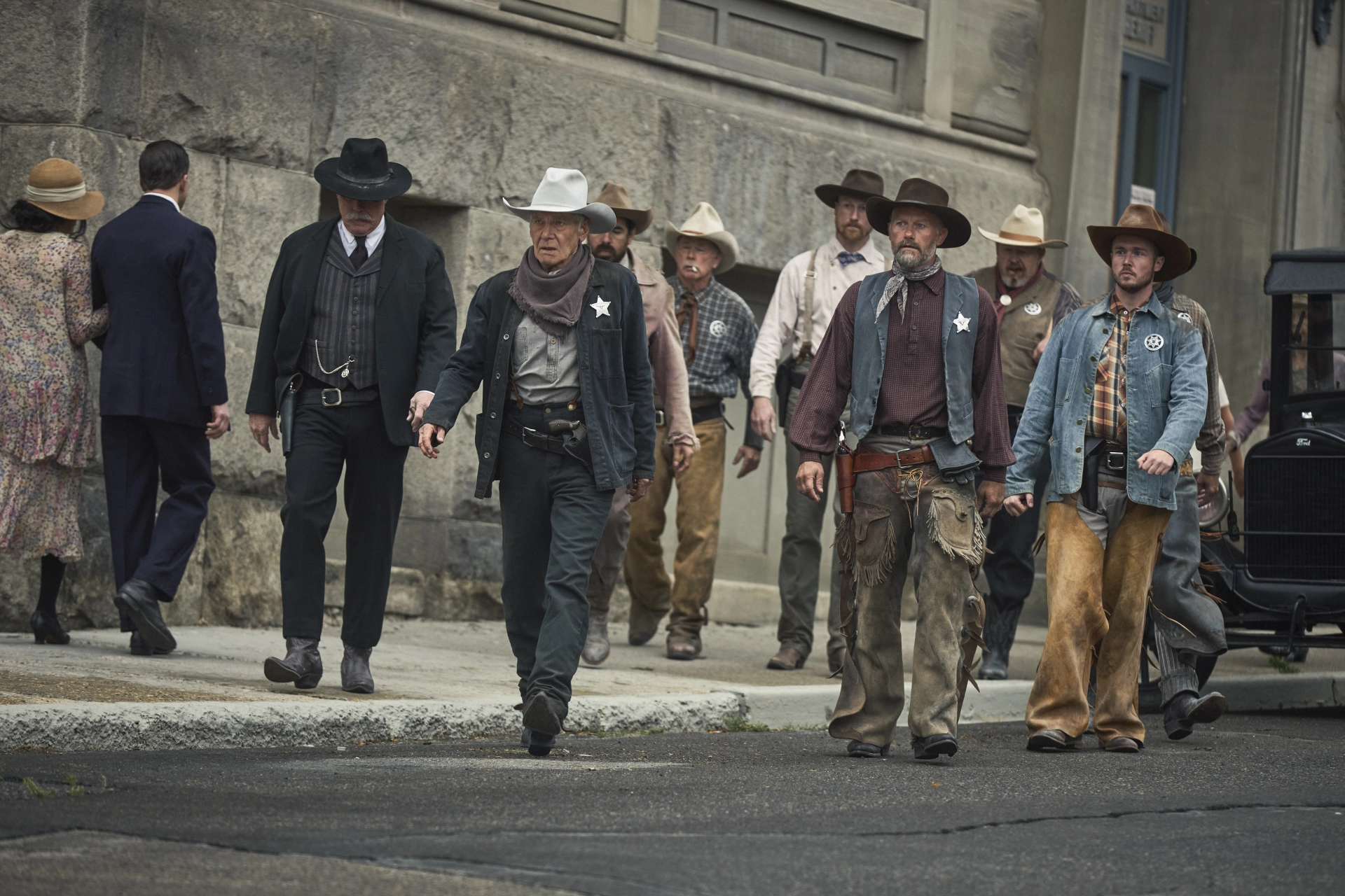 Harrison Ford and James Badge Dale in 1923 (2022)