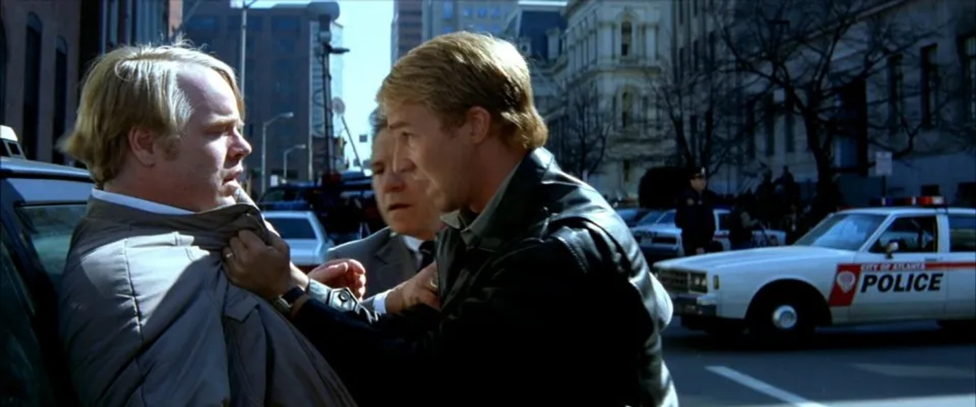 Philip Seymour Hoffman and Edward Norton in Red Dragon (2002)