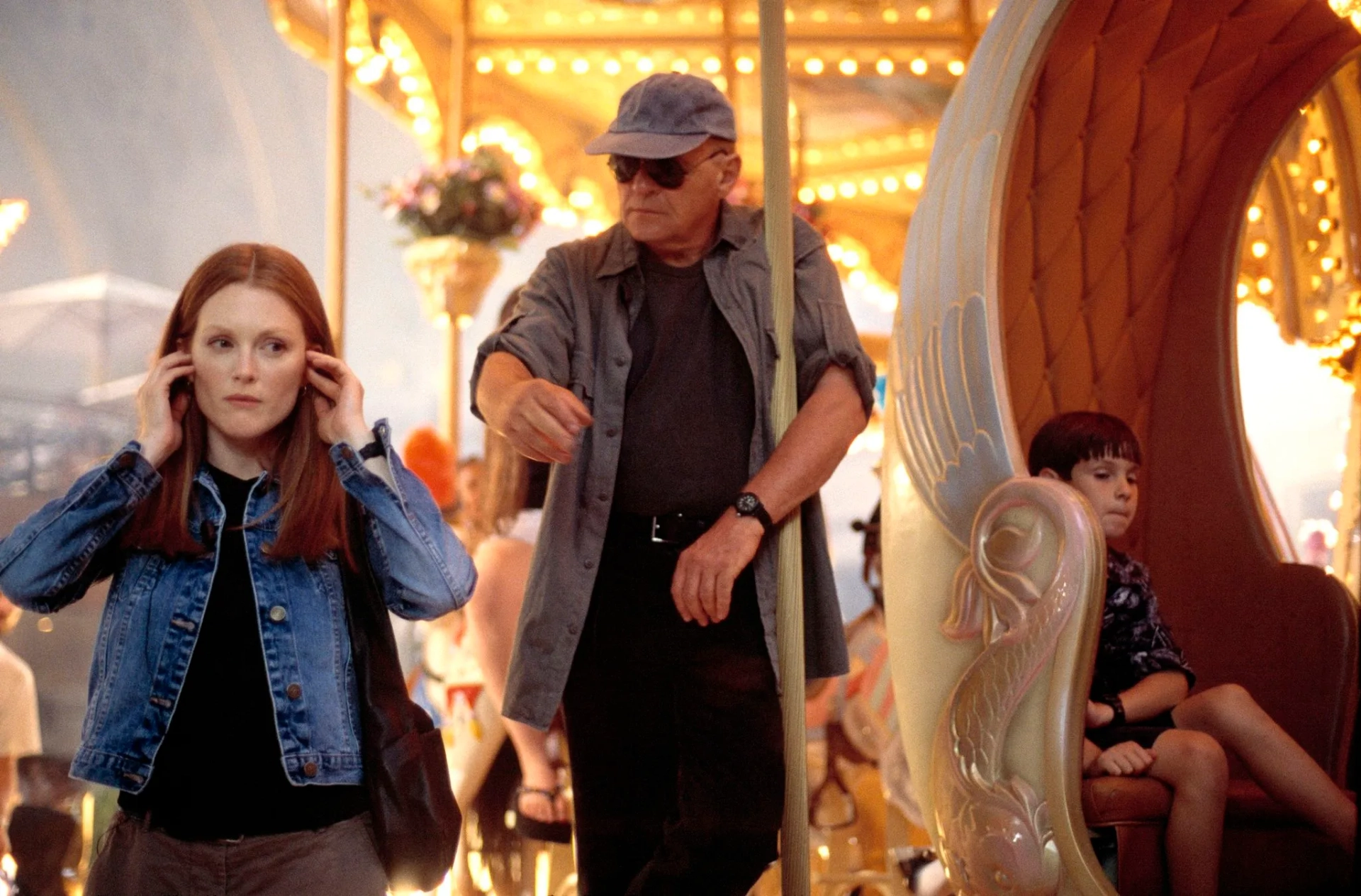 Anthony Hopkins and Julianne Moore in Hannibal (2001)