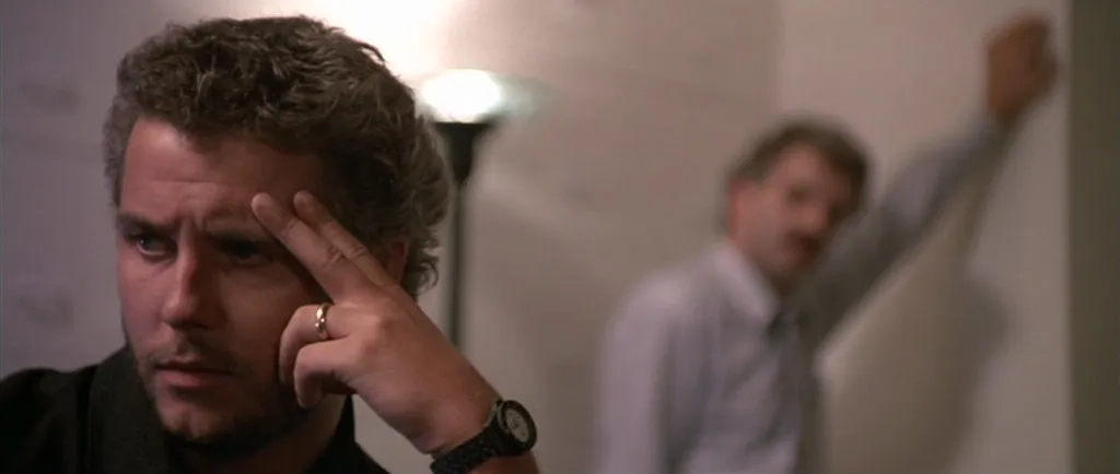 Dennis Farina and William Petersen in Manhunter (1986)