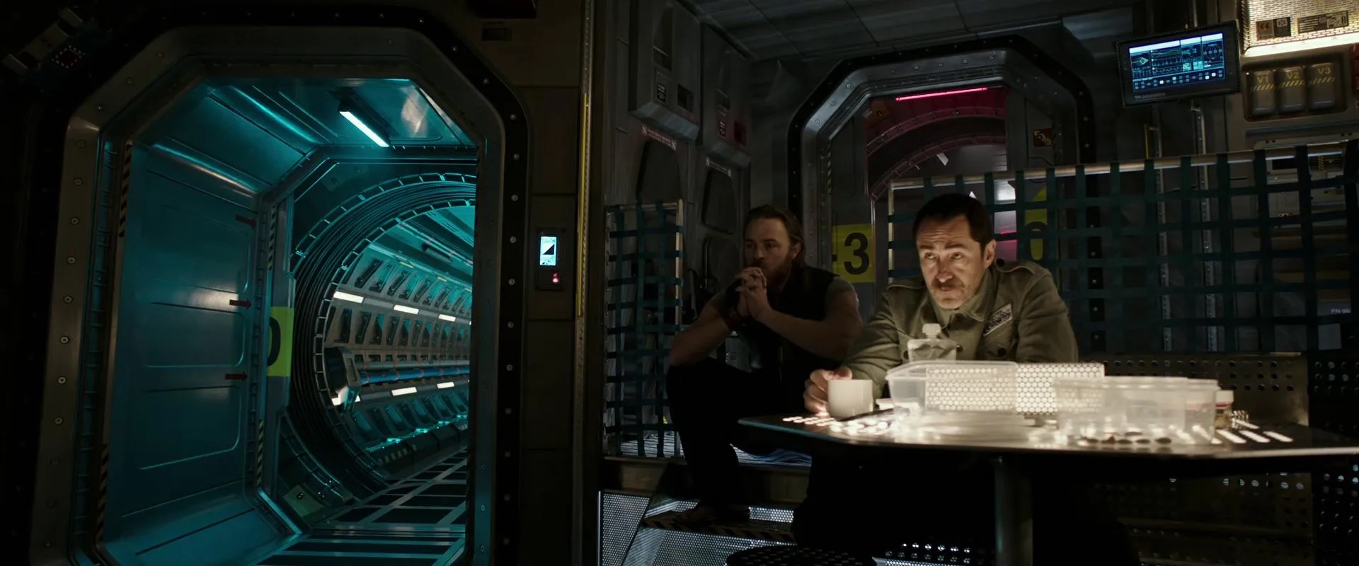 Demián Bichir and Nathaniel Dean in Alien: Covenant (2017)