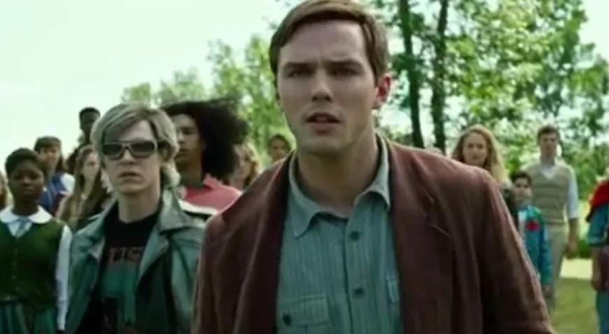 Nicholas Hoult and Evan Peters in X-Men: Apocalypse (2016)
