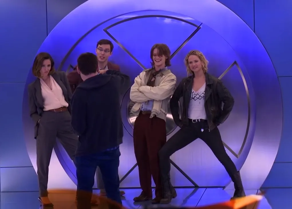 Bryan Singer, Rose Byrne, Nicholas Hoult, Lucas Till, and Jennifer Lawrence in X-Men: Apocalypse (2016)