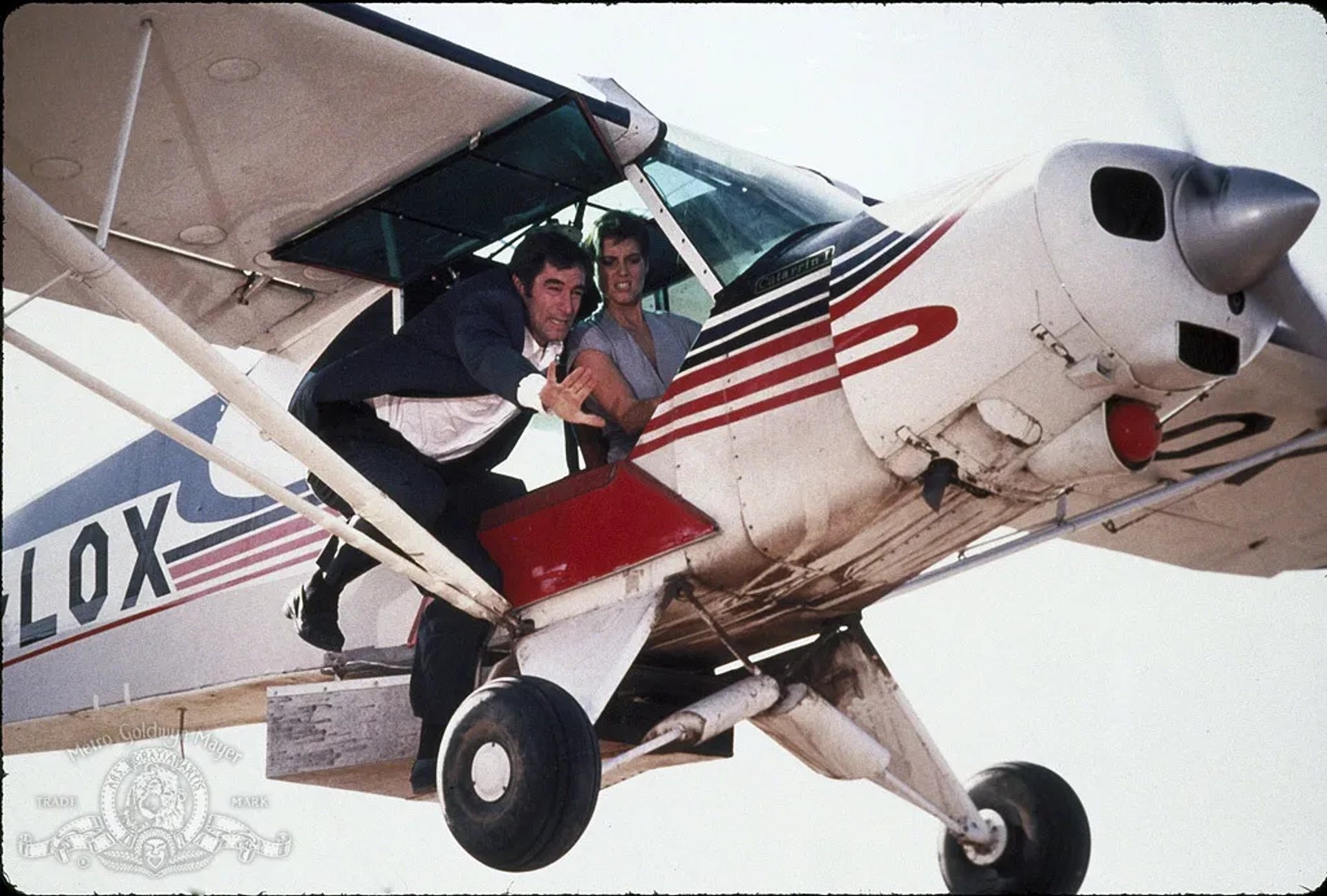 Carey Lowell and Timothy Dalton in Licence to Kill (1989)