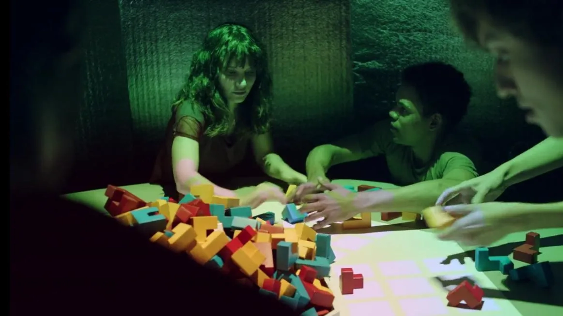 Michel Gomes and Bianca Comparato in 3% (2016)