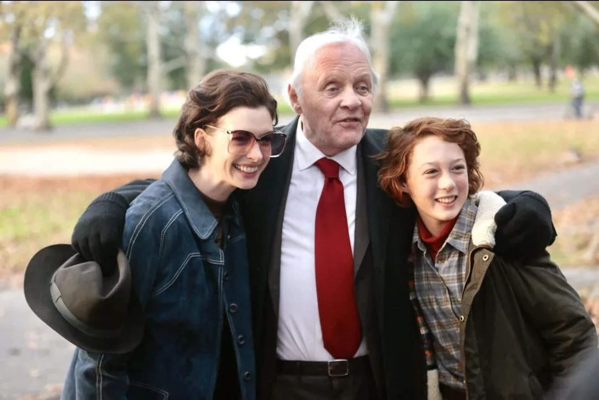 Anthony Hopkins, Anne Hathaway, and Banks Repeta in Armageddon Time (2022)