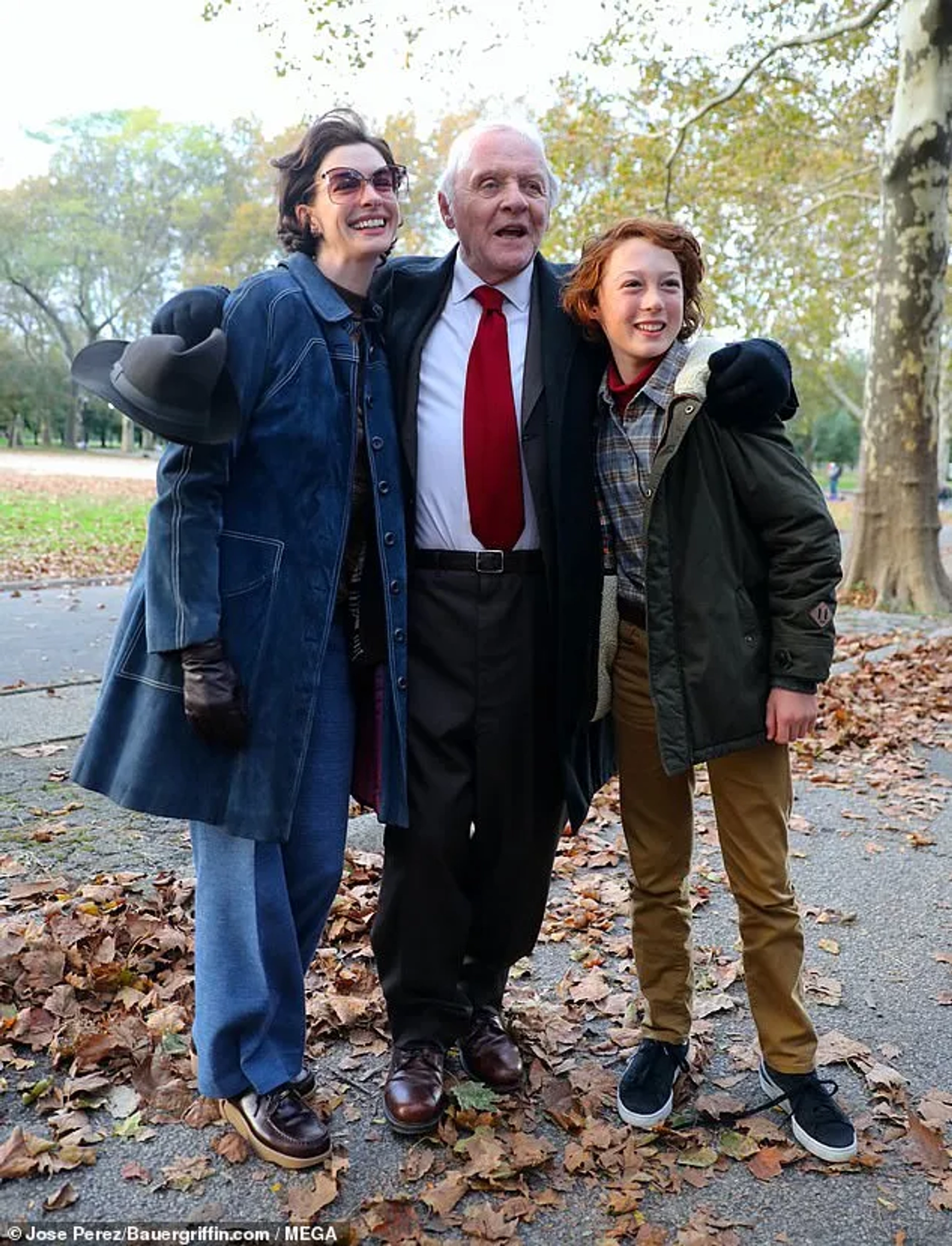 Anthony Hopkins, Anne Hathaway, and Banks Repeta in Armageddon Time (2022)