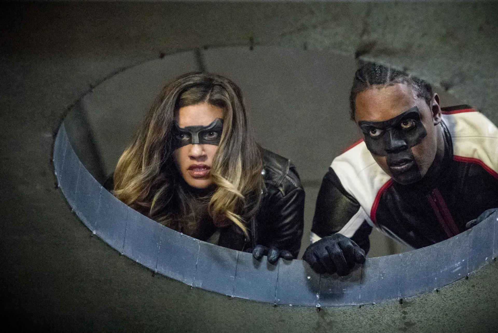 Juliana Harkavy and Echo Kellum in Arrow (2012)