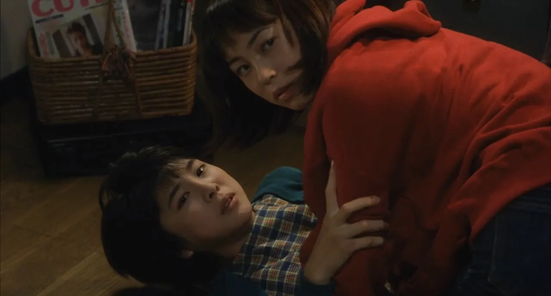 Hitomi Satô and Yûko Takeuchi in The Ring (1998)