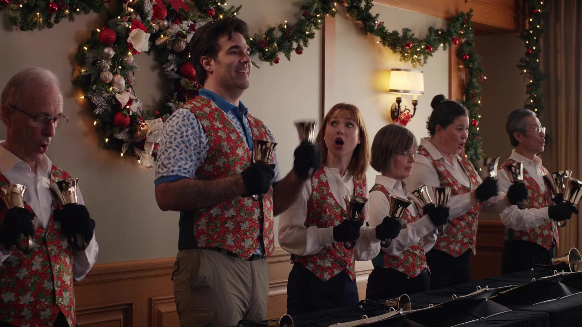 Ellie Kemper and Rob Delaney in Home Sweet Home Alone (2021)