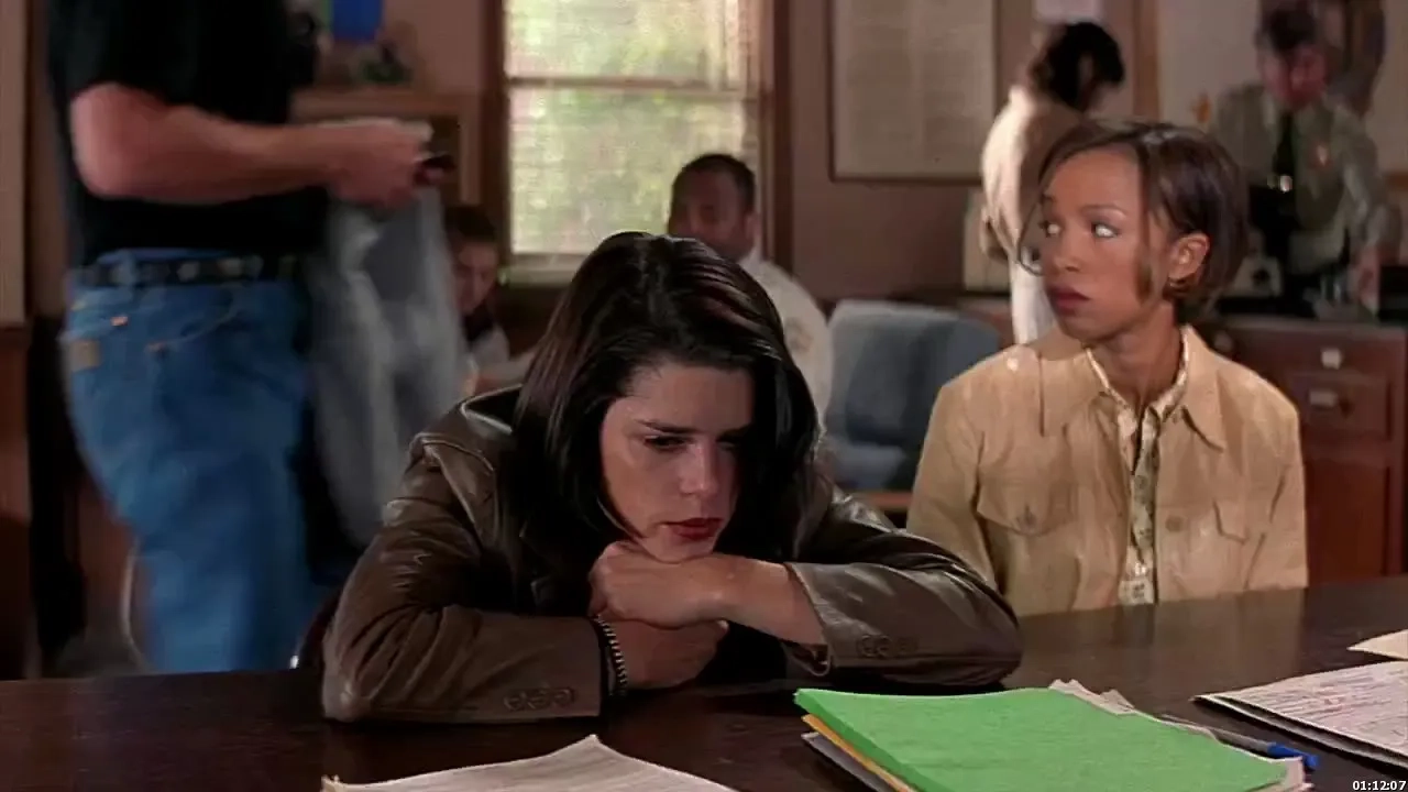 Neve Campbell and Elise Neal in Scream 2 (1997)