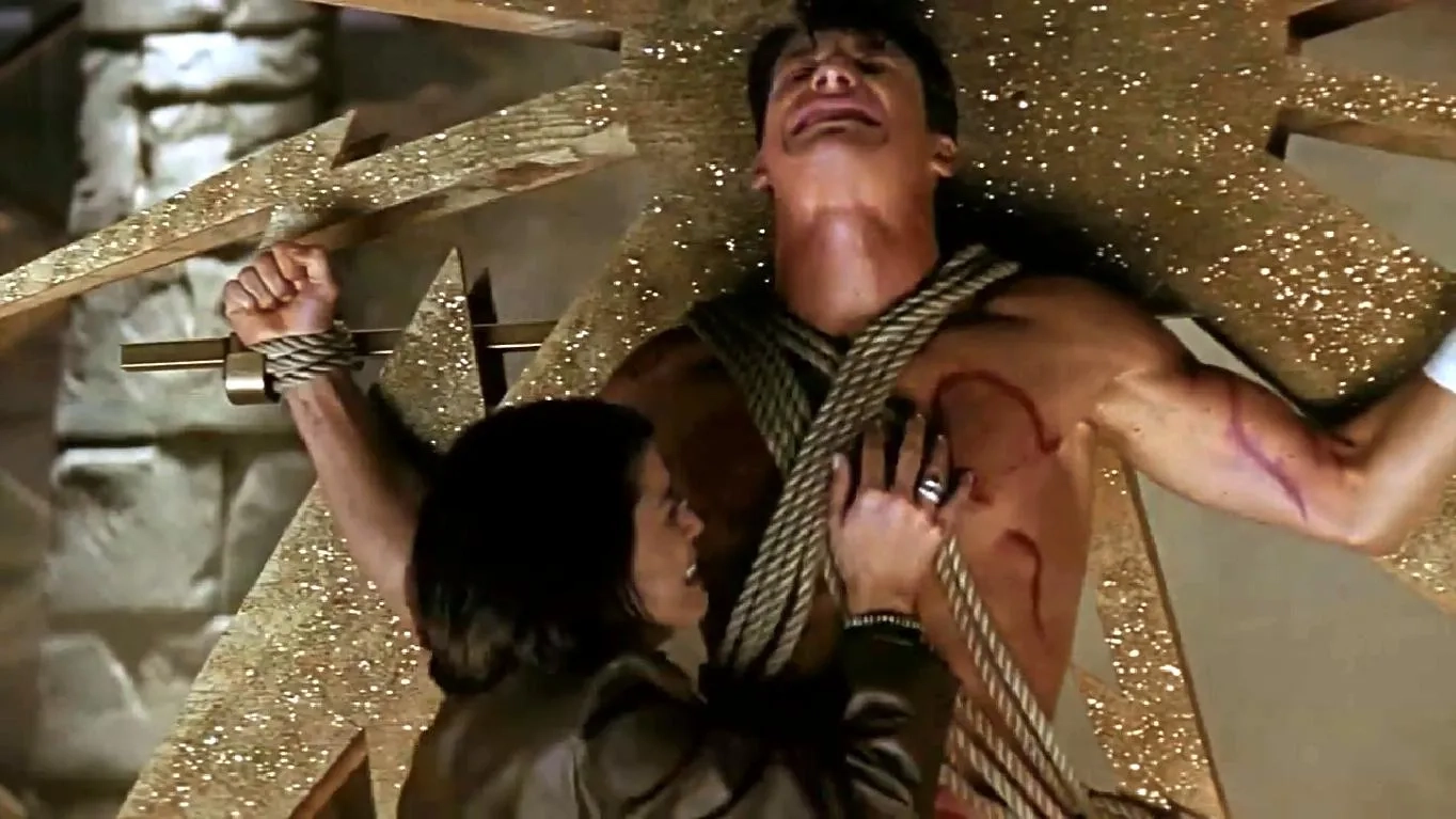 Neve Campbell and Jerry O'Connell in Scream 2 (1997)