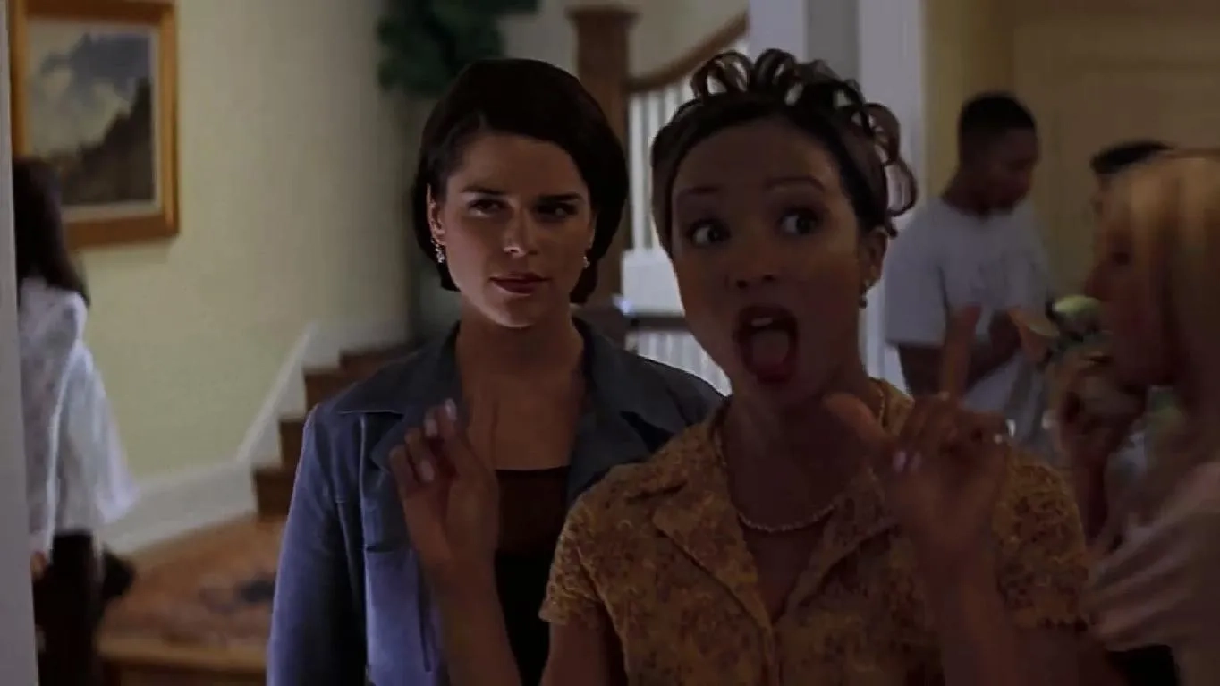 Neve Campbell and Elise Neal in Scream 2 (1997)