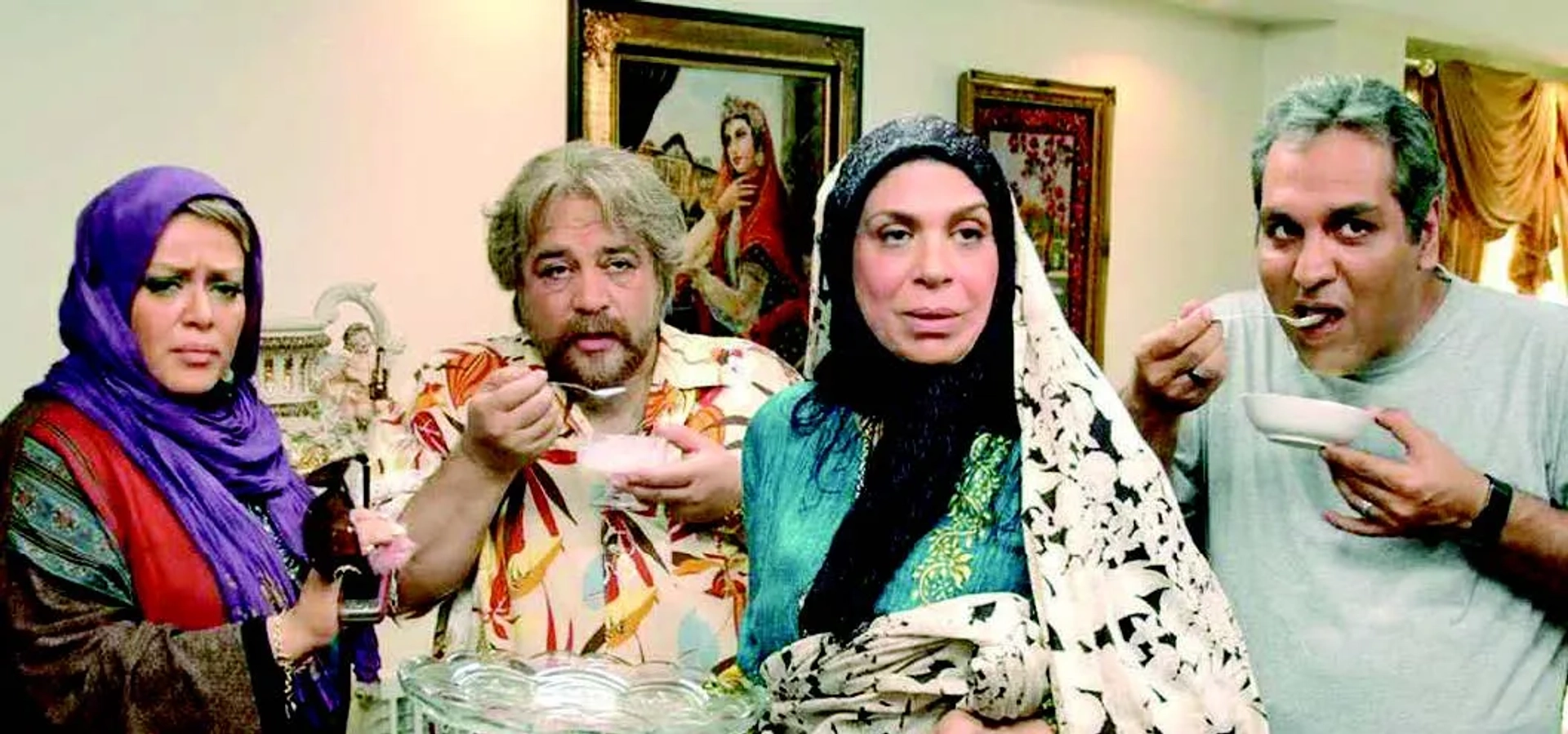 Gohar Kheirandish, Mohammad Reza Sharifinia, Bahareh Rahnama, and Mehran Modiri in Tambourine (2008)