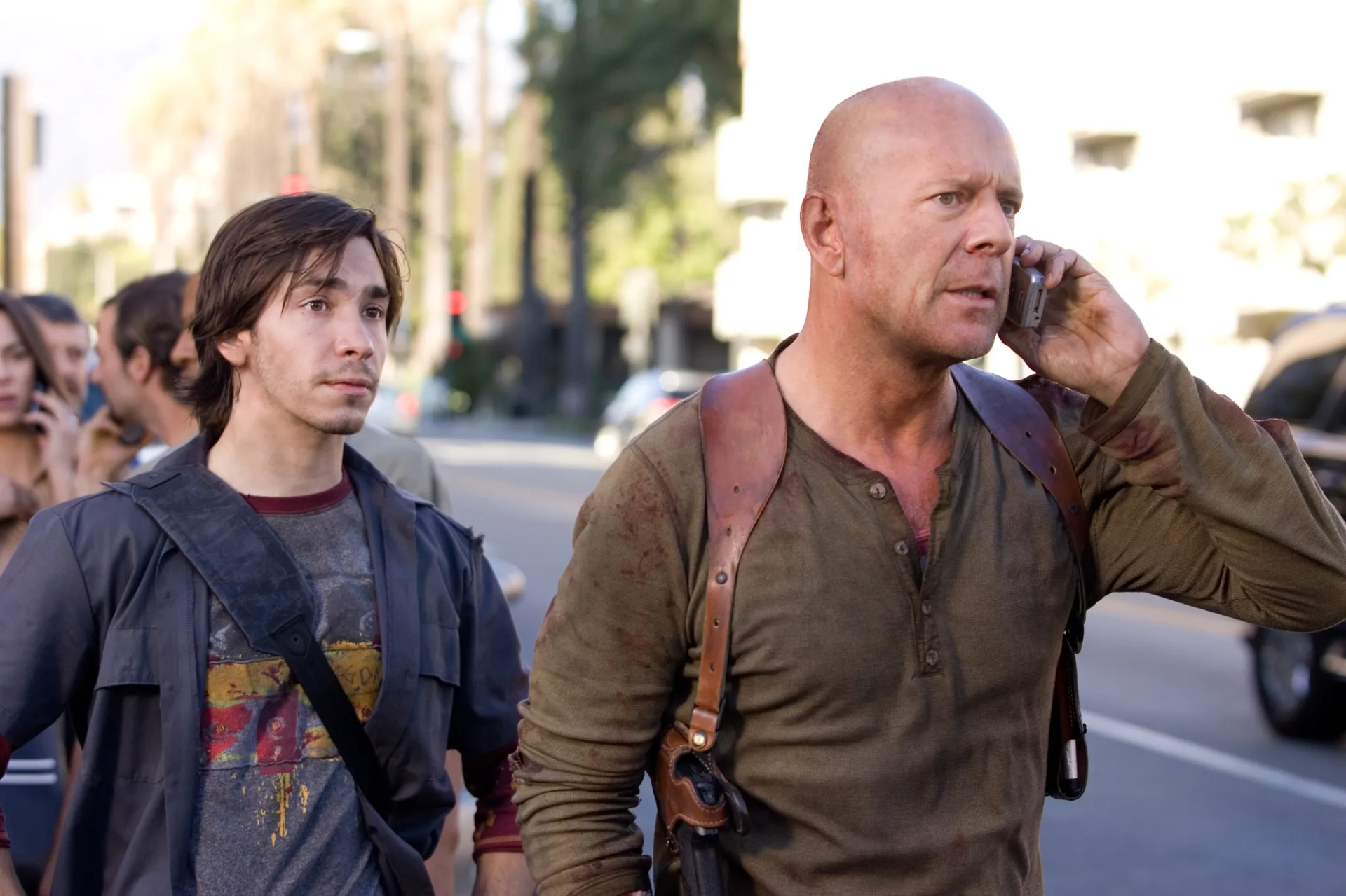 Bruce Willis and Justin Long in Live Free or Die Hard (2007)
