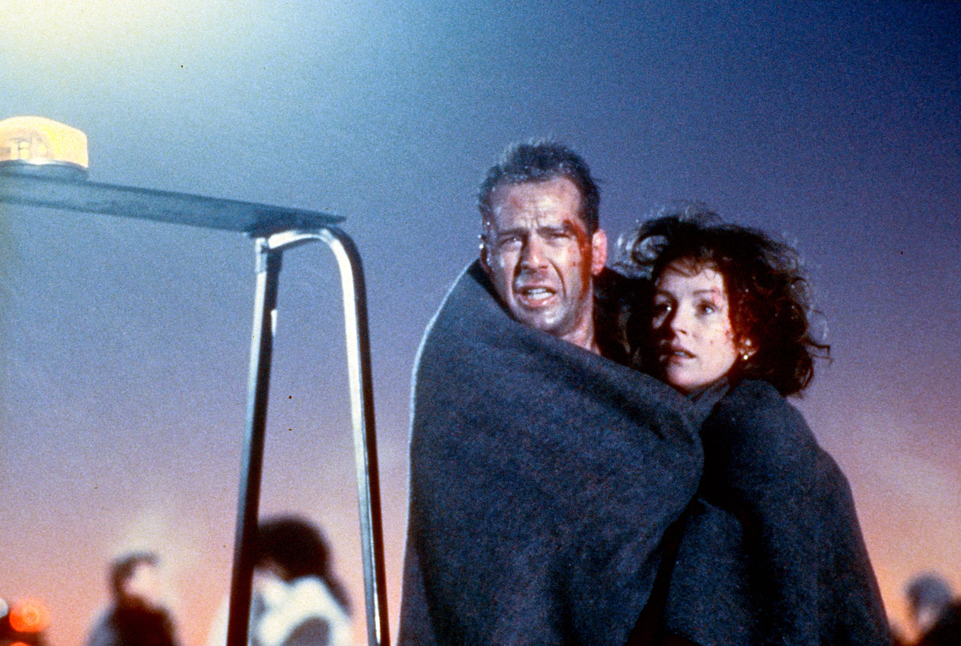 Bruce Willis and Bonnie Bedelia in Die Hard 2 (1990)