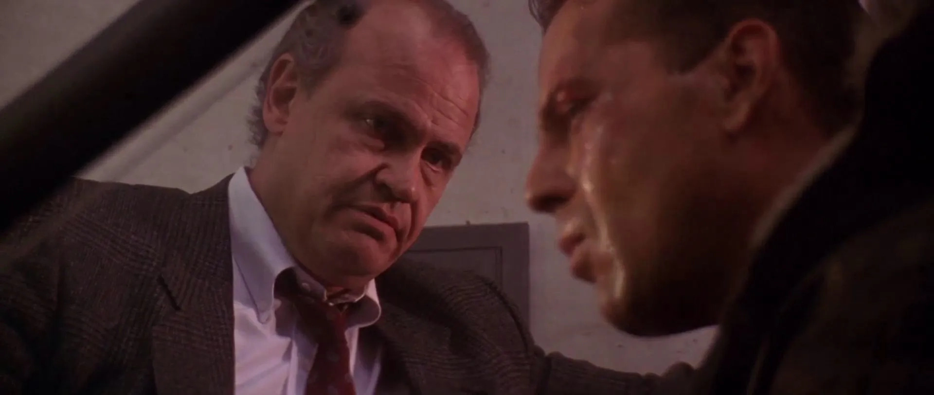 Bruce Willis and Fred Thompson in Die Hard 2 (1990)