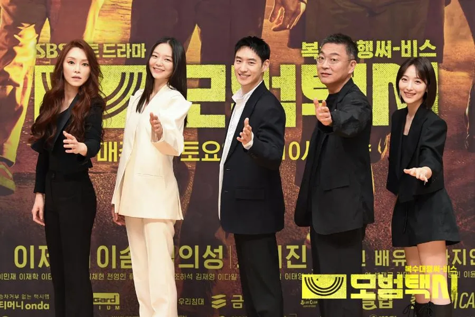 Kim Eui-sung, Lee Jehoon, Esom, Ji-Yeon Cha, and Pyo Ye-jin at an event for Taxi Driver (2021)