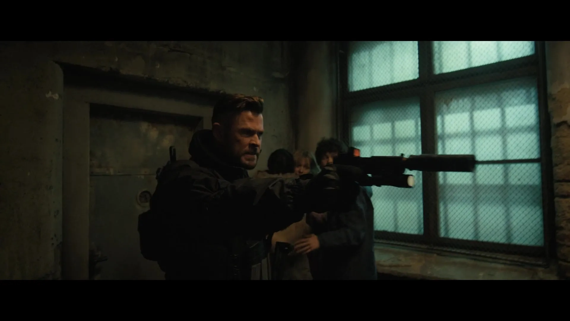 Chris Hemsworth, Tinatin Dalakishvili, and Andro Japaridze in Extraction II (2023)