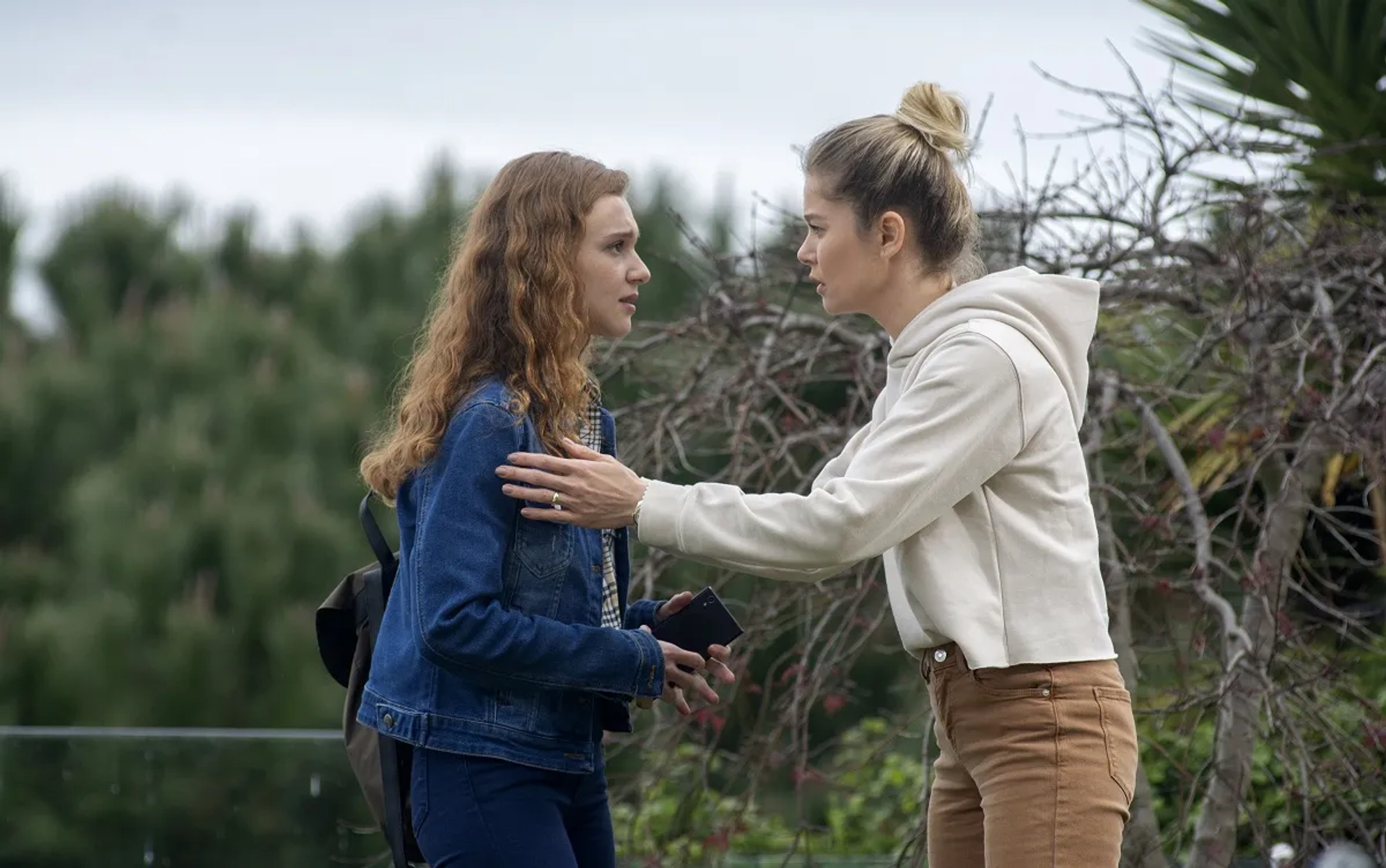 Burcu Biricik and Ahsen Eroglu in Kuzgun: 10.Bölüm (2019)