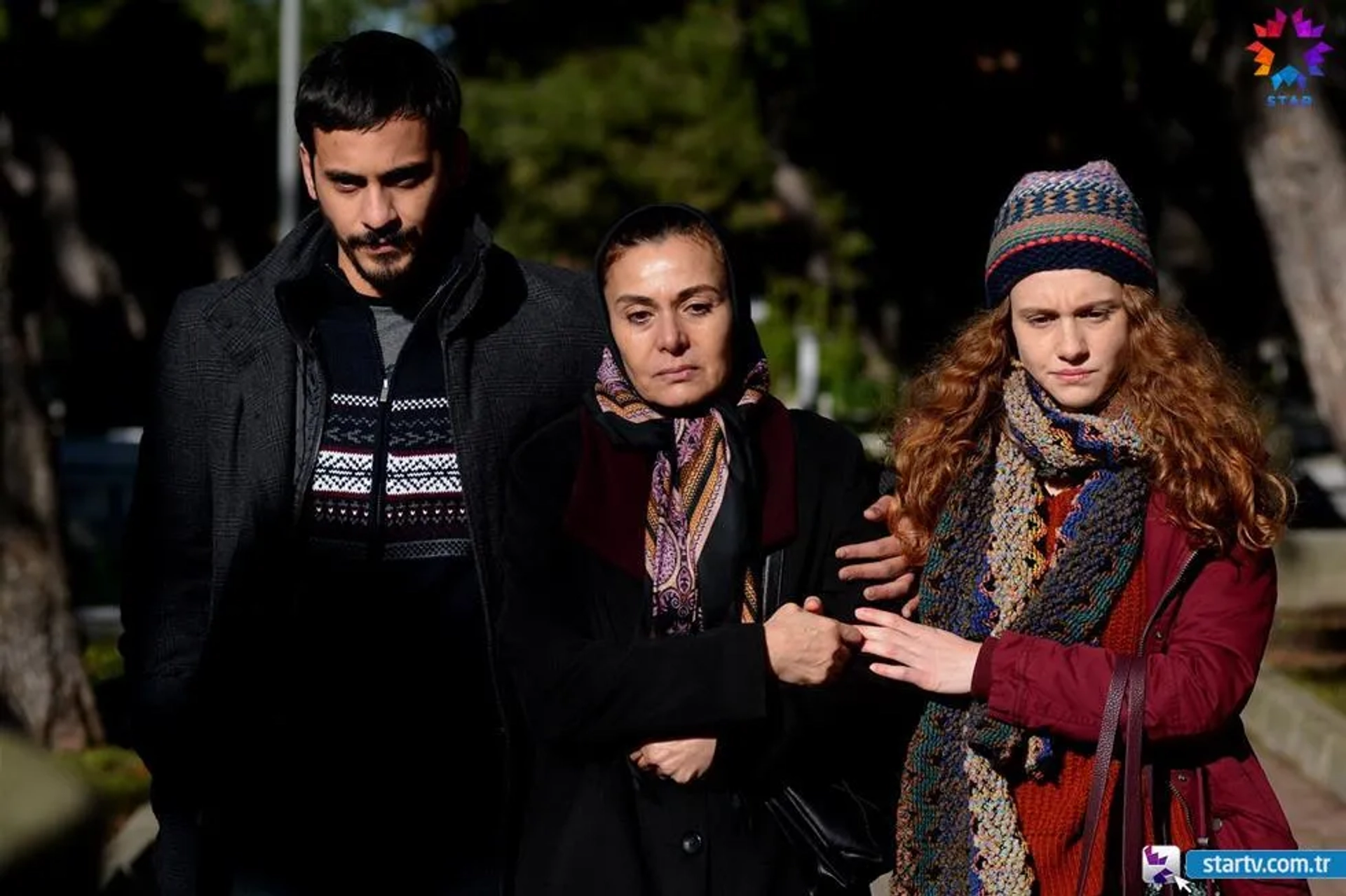 Hatice Aslan, Ahsen Eroglu, and Caner Sahin in Kuzgun (2019)