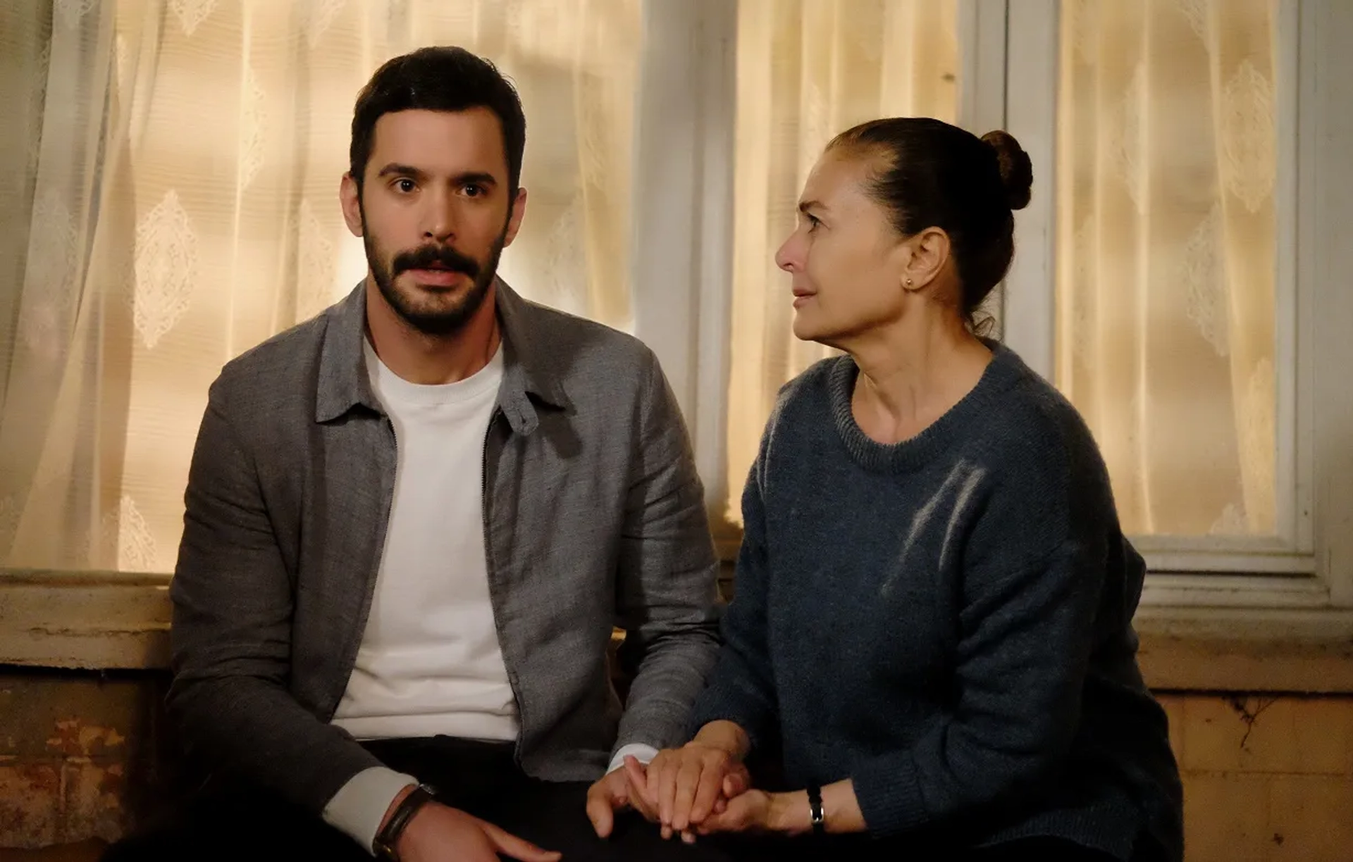 Hatice Aslan and Baris Arduç in Kuzgun: 14.Bölüm (2019)