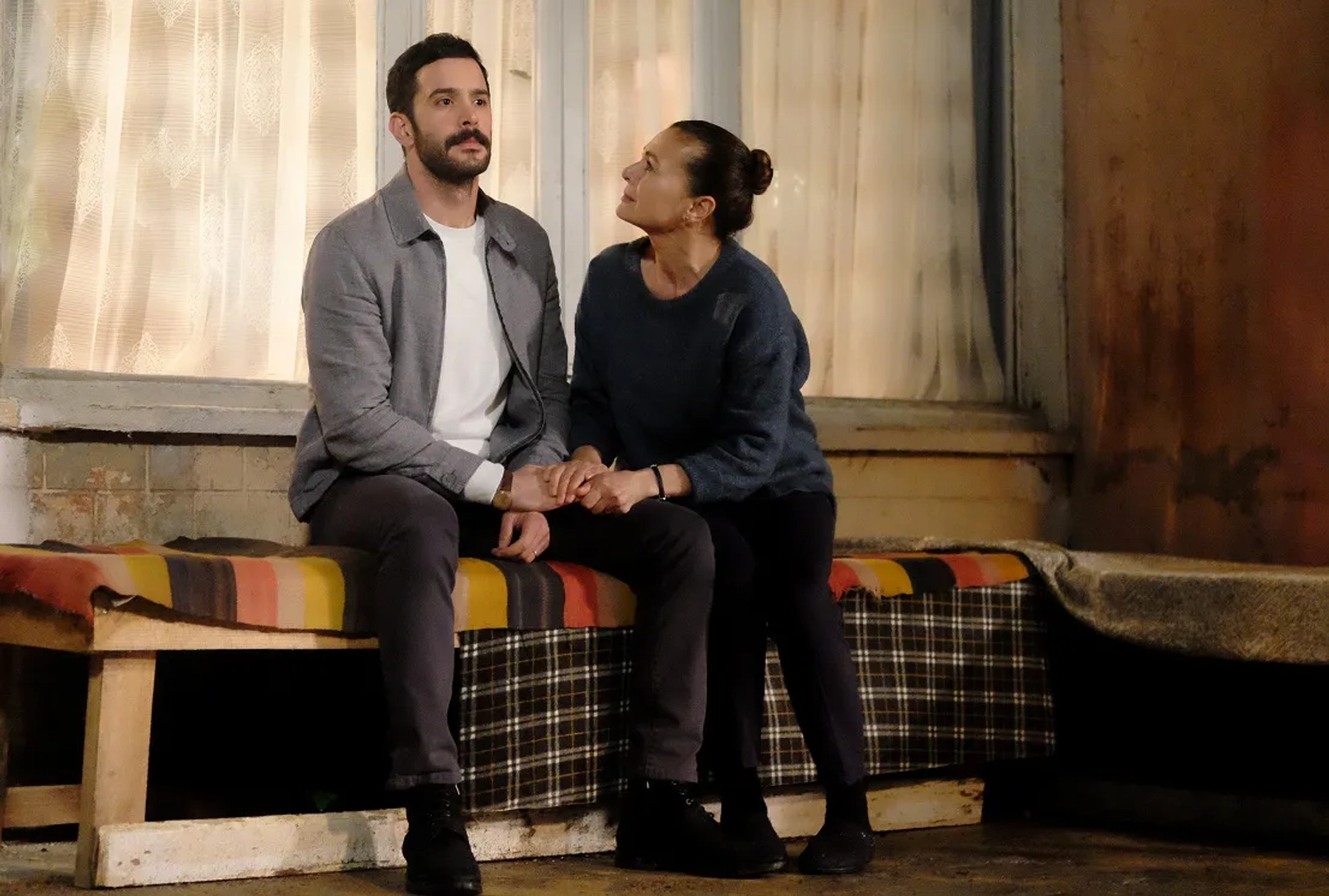 Hatice Aslan and Baris Arduç in Kuzgun: 14.Bölüm (2019)