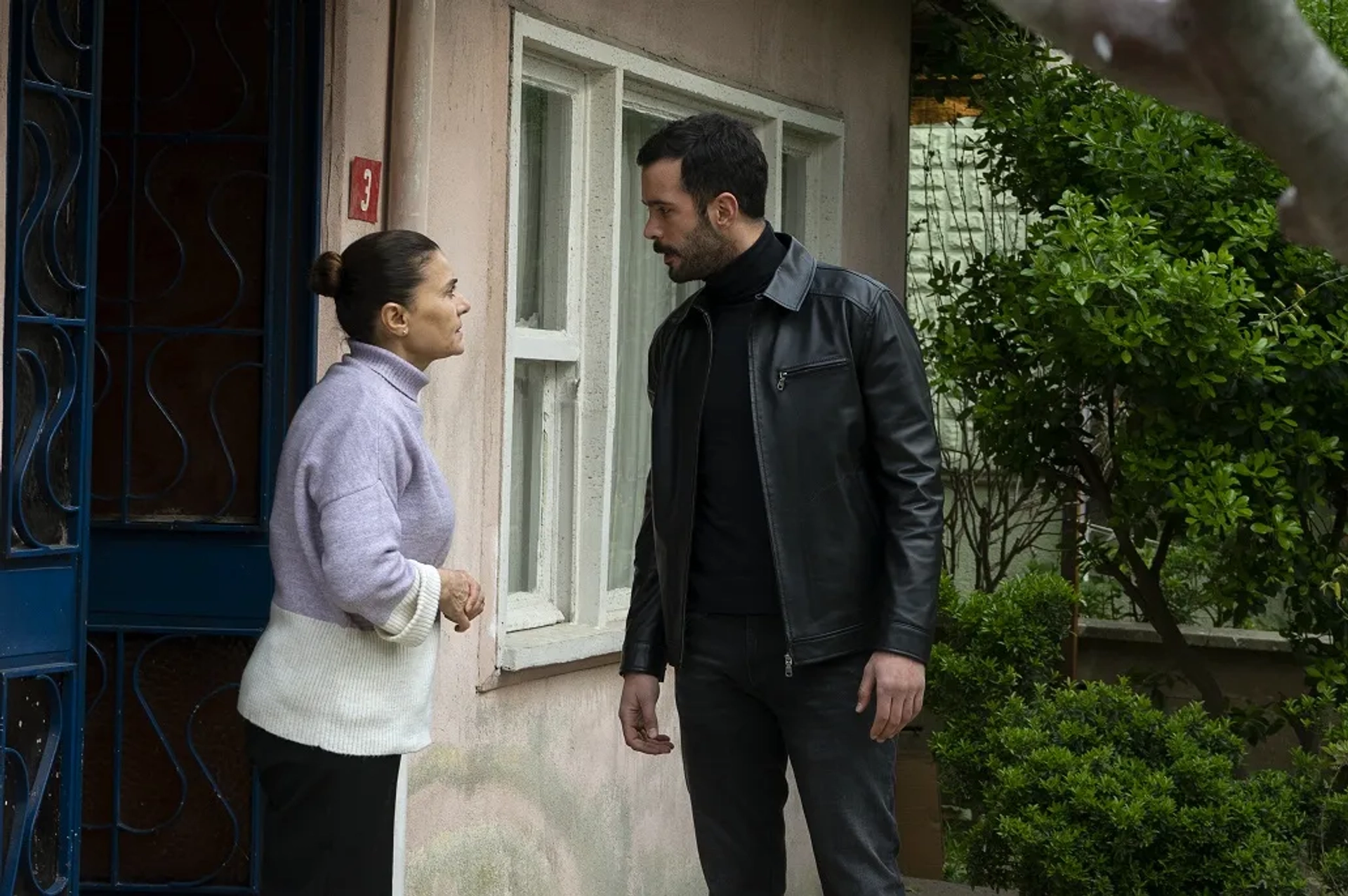 Hatice Aslan and Baris Arduç in Kuzgun: 9.Bölüm (2019)