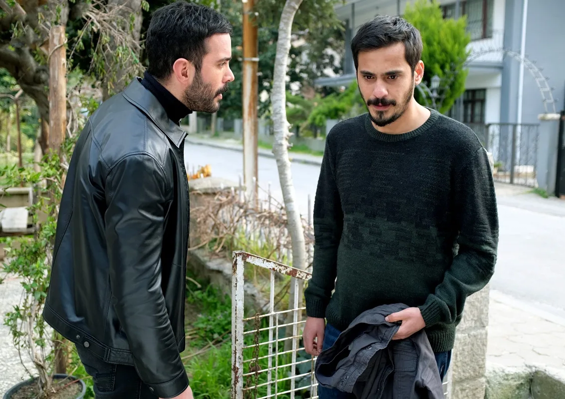 Baris Arduç and Caner Sahin in Kuzgun: 9.Bölüm (2019)