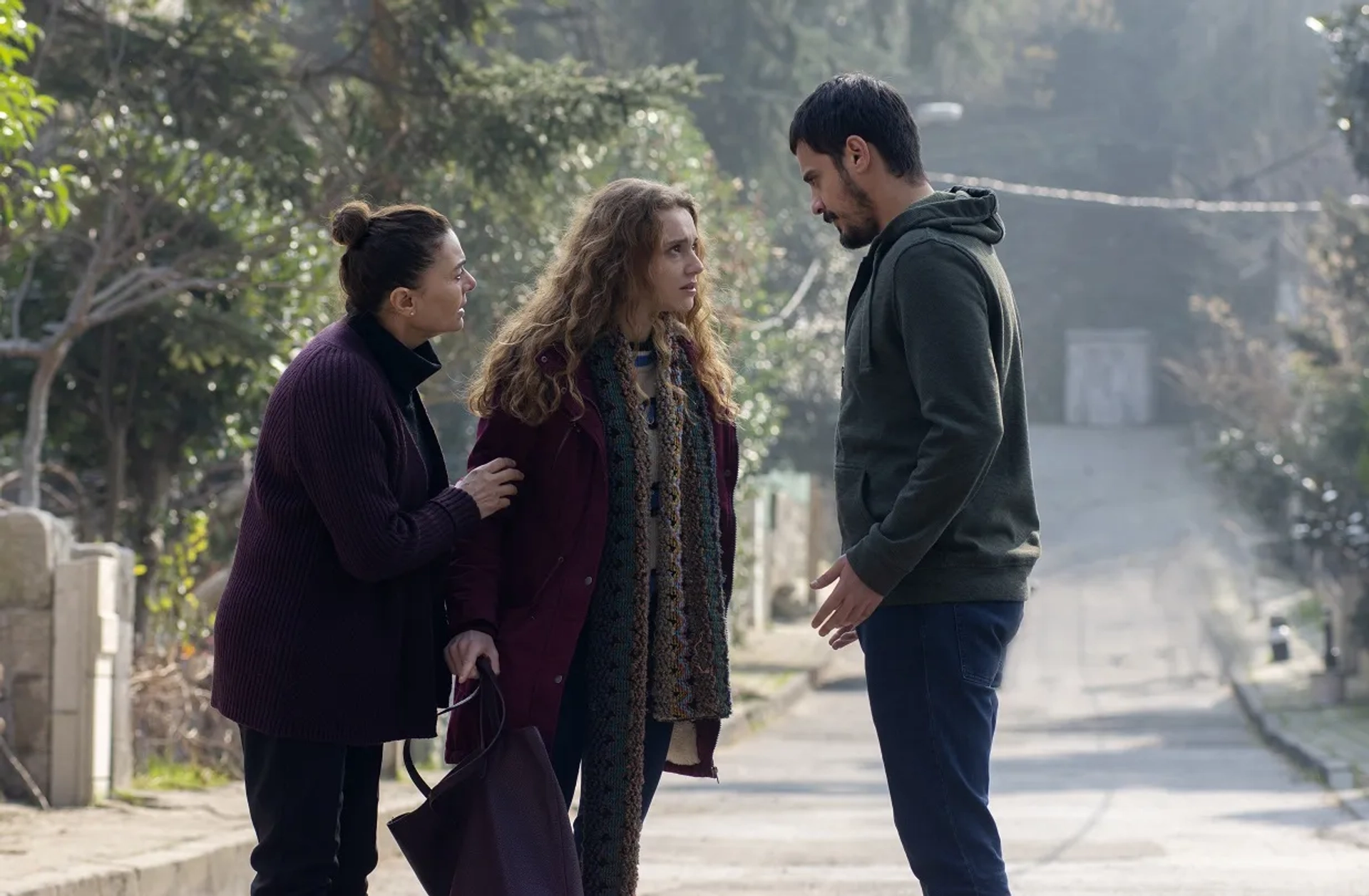 Hatice Aslan, Ahsen Eroglu, and Caner Sahin in Kuzgun (2019)