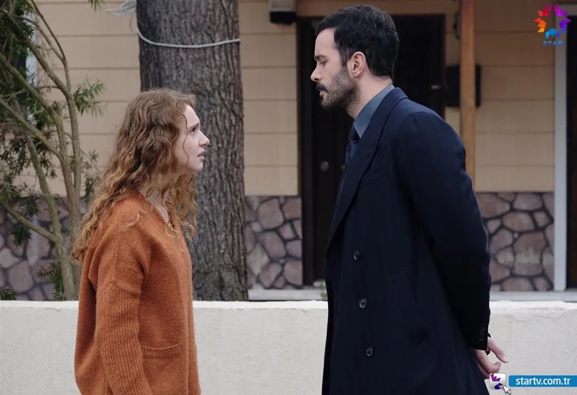 Baris Arduç and Ahsen Eroglu in Kuzgun (2019)