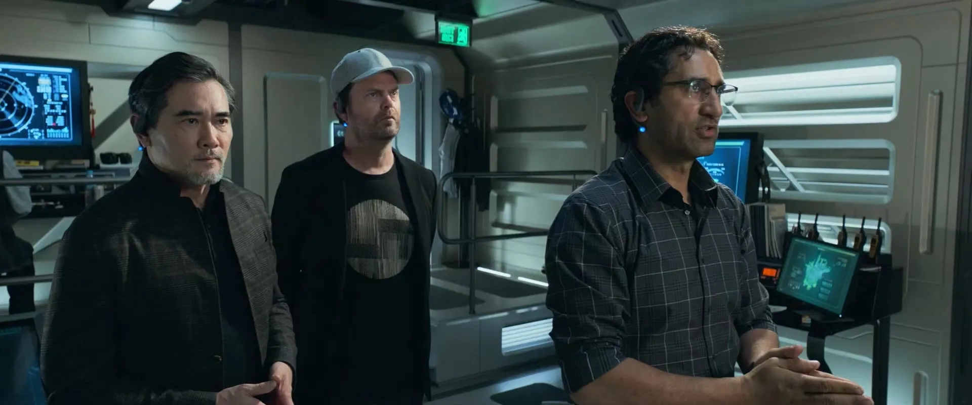 Winston Chao, Cliff Curtis, and Rainn Wilson in The Meg (2018)