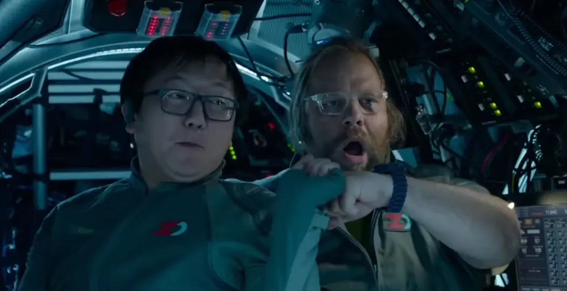 Ólafur Darri Ólafsson and Masi Oka in The Meg (2018)