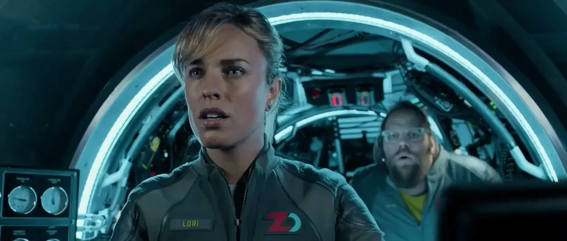 Ólafur Darri Ólafsson and Jessica McNamee in The Meg (2018)