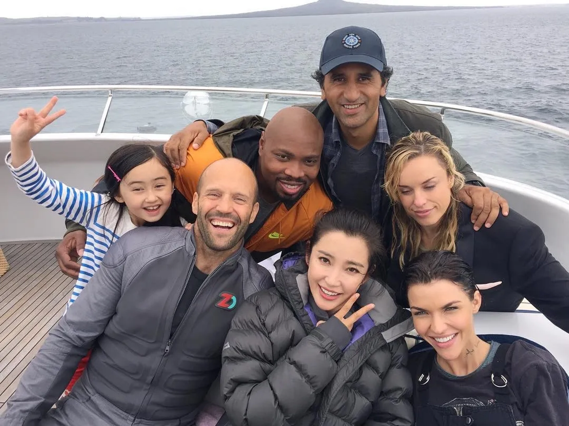 Jason Statham, Cliff Curtis, Bingbing Li, Page Kennedy, Jessica McNamee, Ruby Rose, and Shuya Sophia Cai in The Meg (2018)