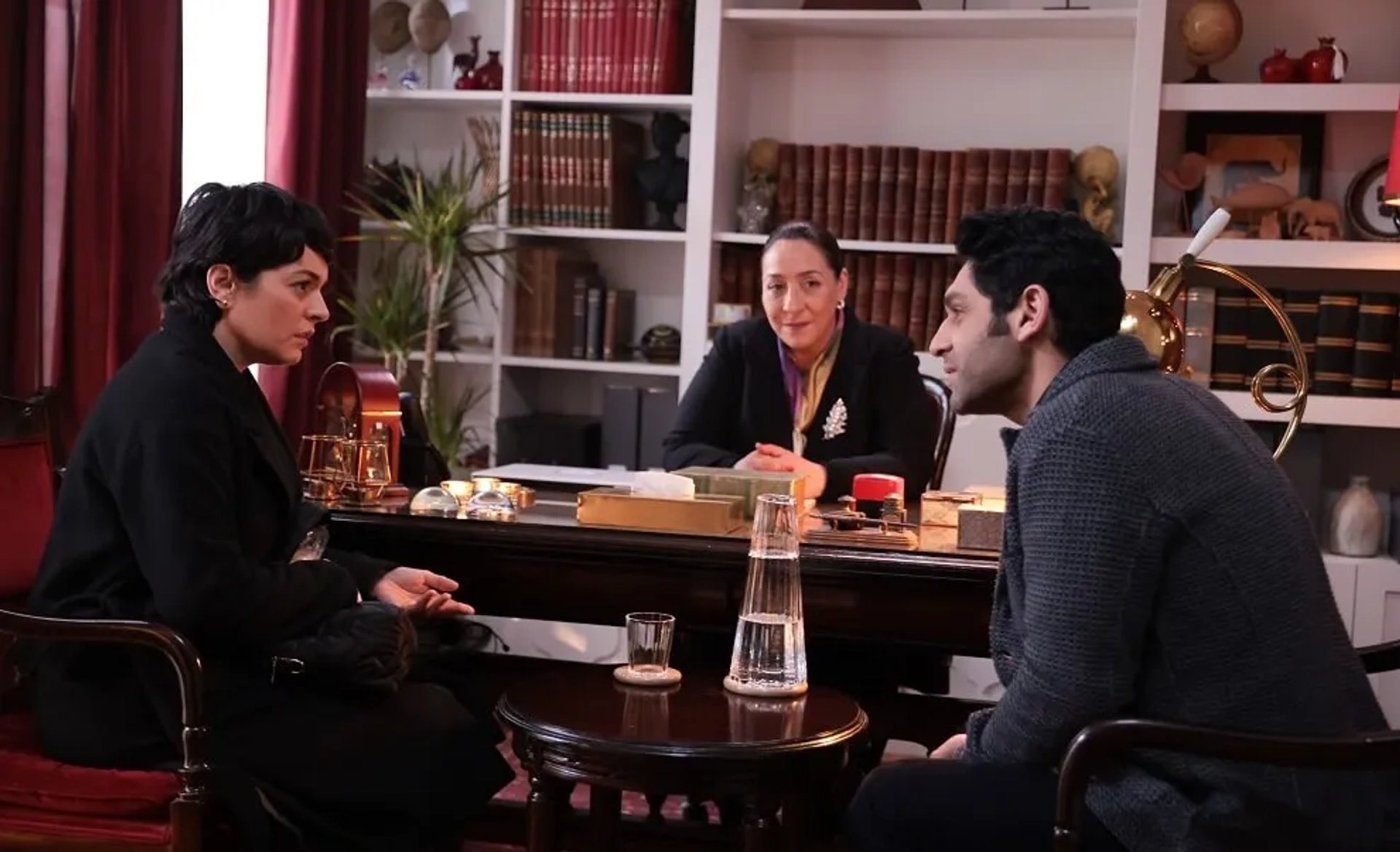 Binnur Kaya, Ezgi Mola, and Tansel Öngel in The Innocents (2020)